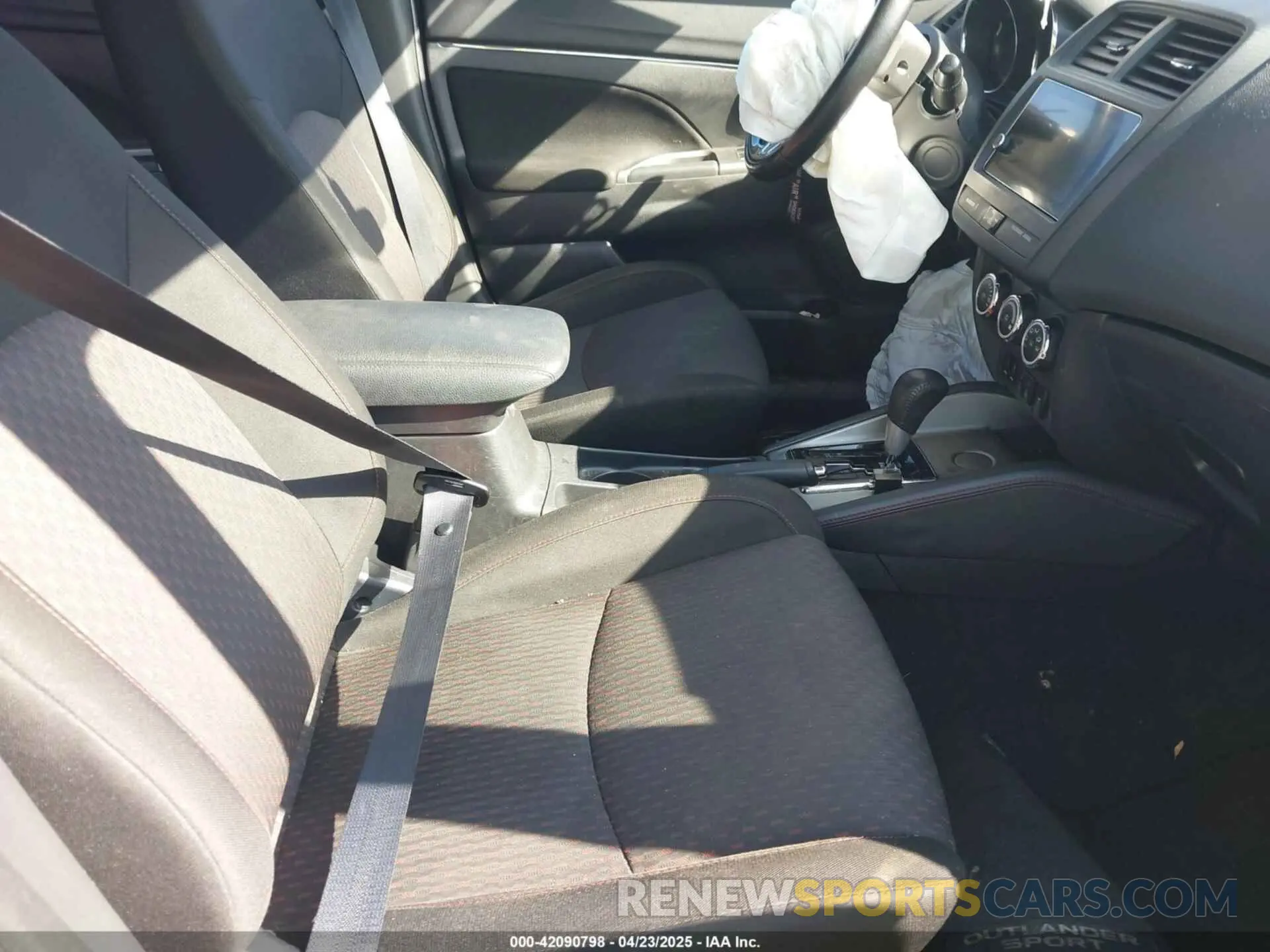 5 fotografías del automóvil dañado JA4AP4AU9KU023341 MITSUBISHI OUTLANDER SPORT 2019