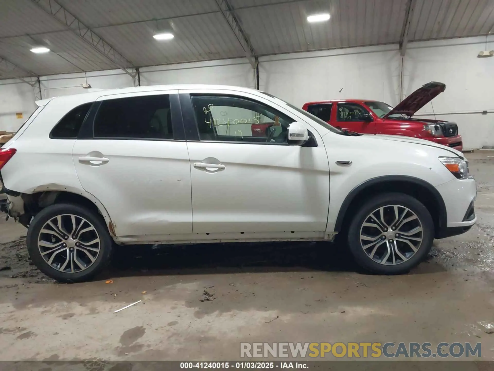 13 fotografías del automóvil dañado JA4AR3AU1KU002794 MITSUBISHI OUTLANDER SPORT 2019