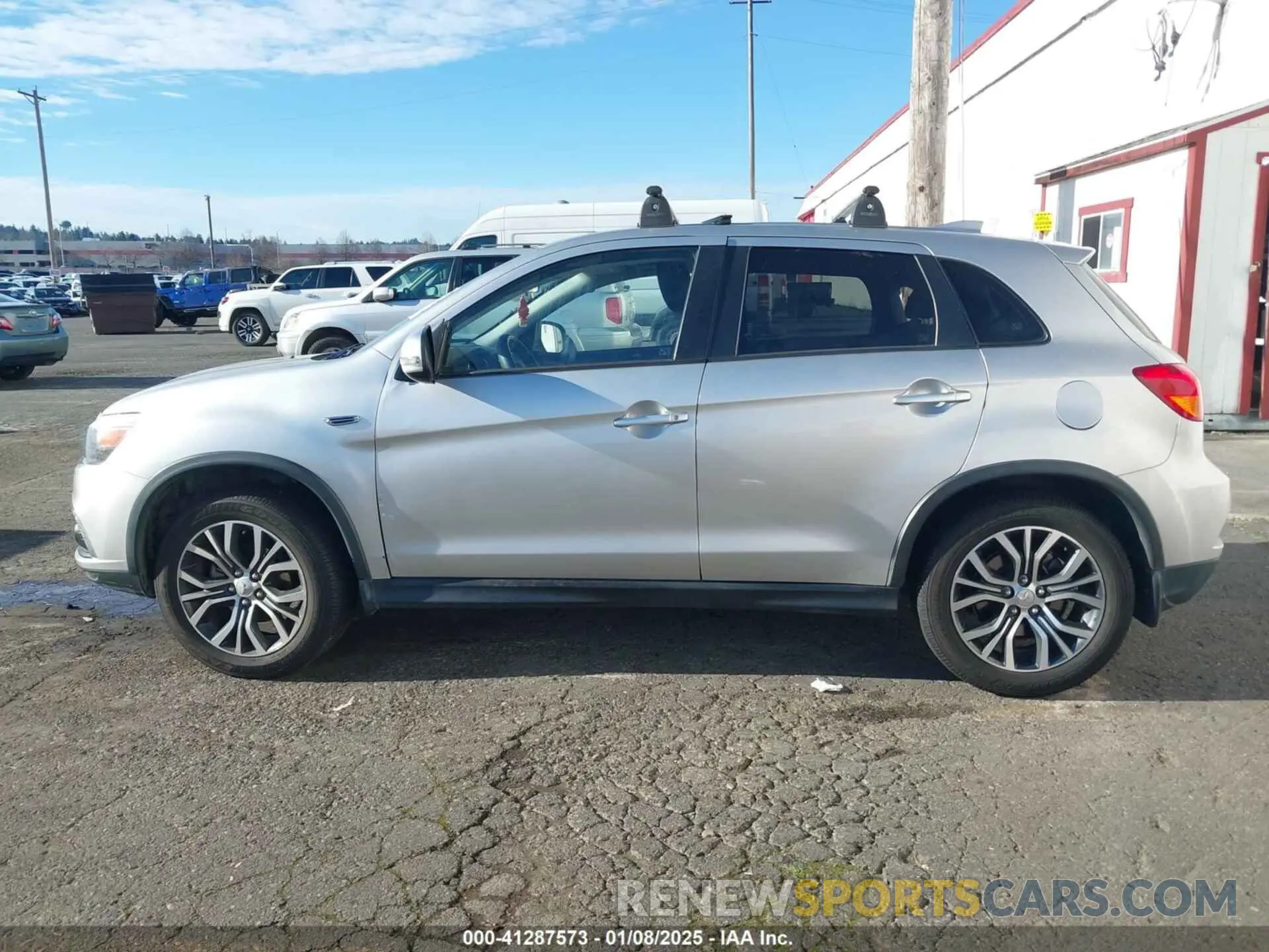 13 fotografías del automóvil dañado JA4AR3AU1KU007560 MITSUBISHI OUTLANDER SPORT 2019