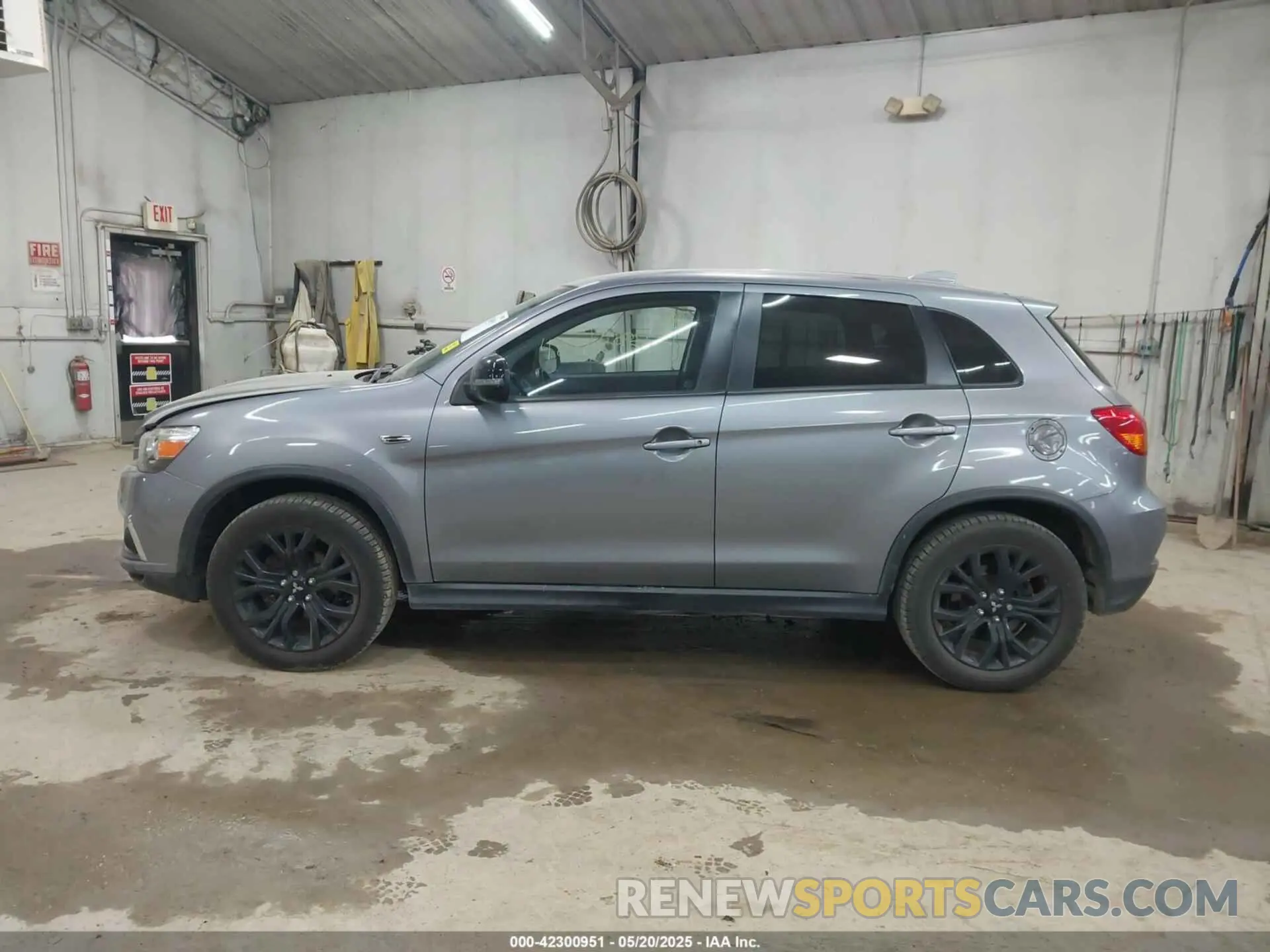14 fotografías del automóvil dañado JA4AR3AU3KU028605 MITSUBISHI OUTLANDER SPORT 2019