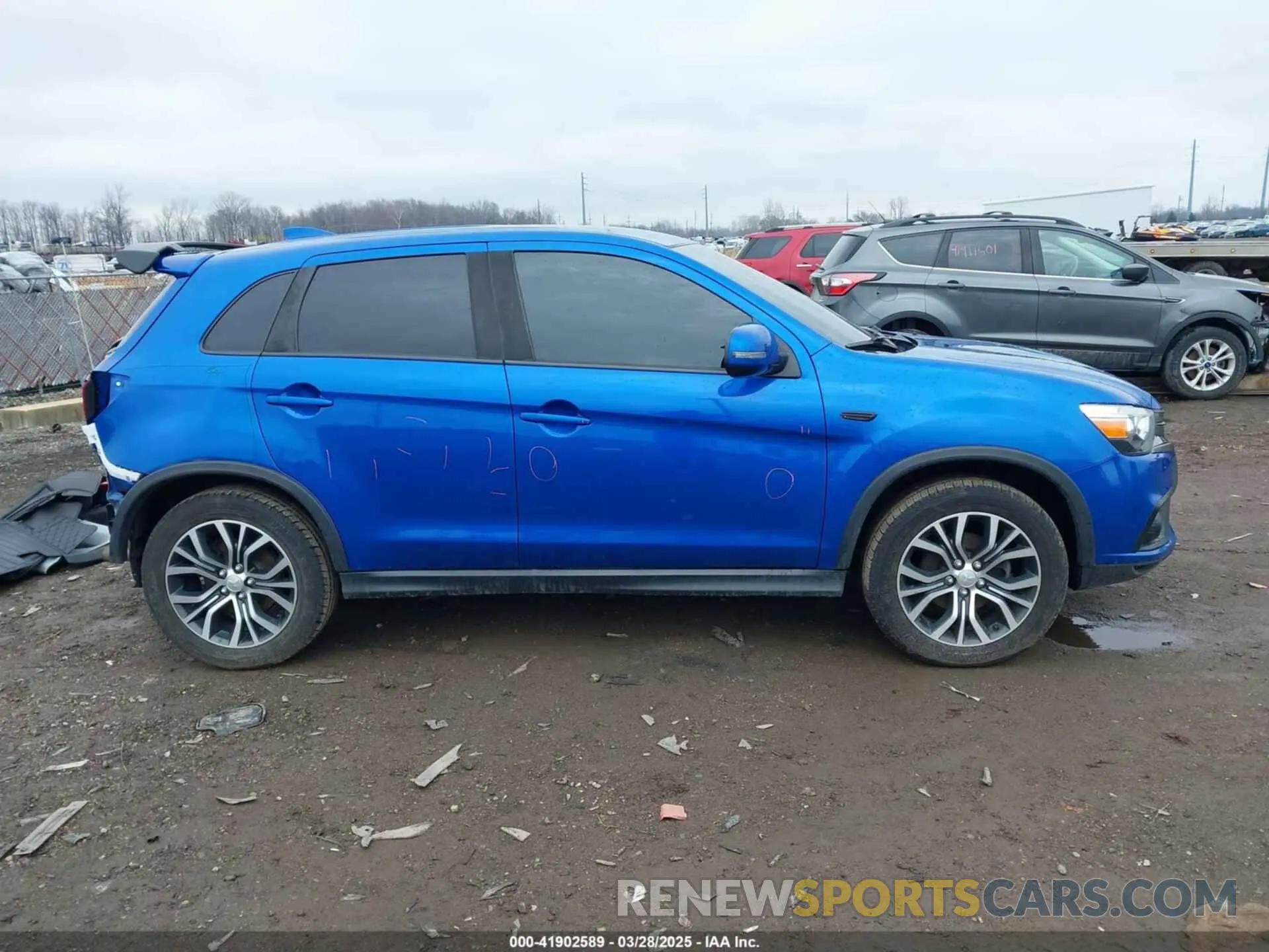 14 fotografías del automóvil dañado JA4AR3AU4KU036065 MITSUBISHI OUTLANDER SPORT 2019