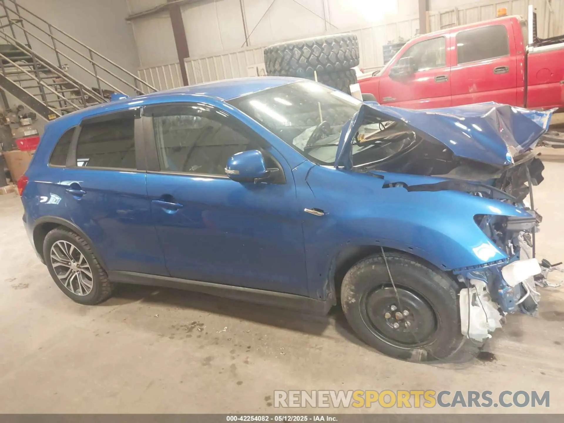14 fotografías del automóvil dañado JA4AR3AU6KU033202 MITSUBISHI OUTLANDER SPORT 2019