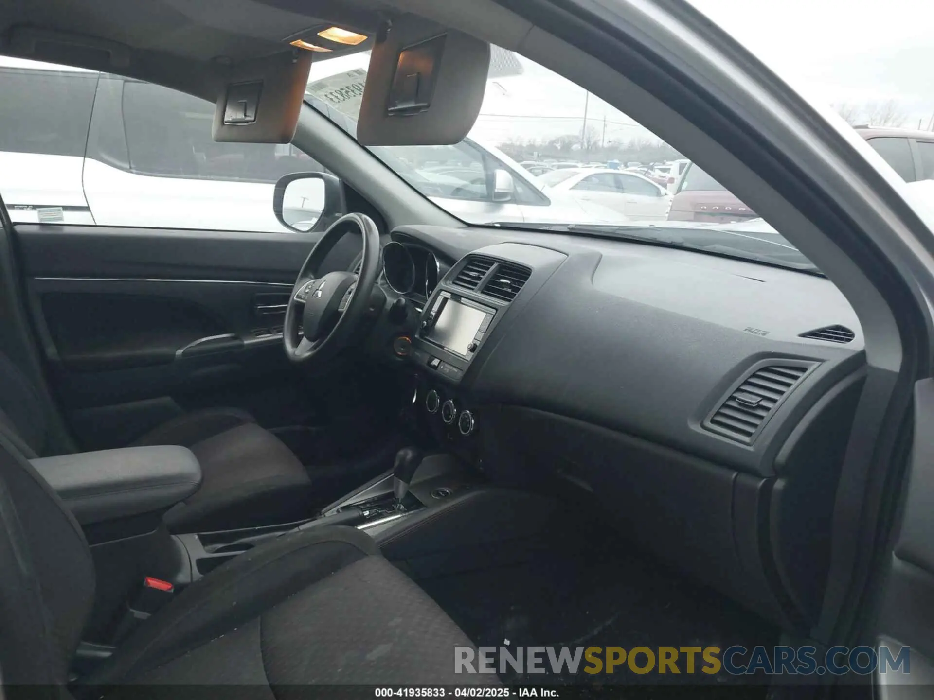 5 fotografías del automóvil dañado JA4AR3AUXKU024194 MITSUBISHI OUTLANDER SPORT 2019