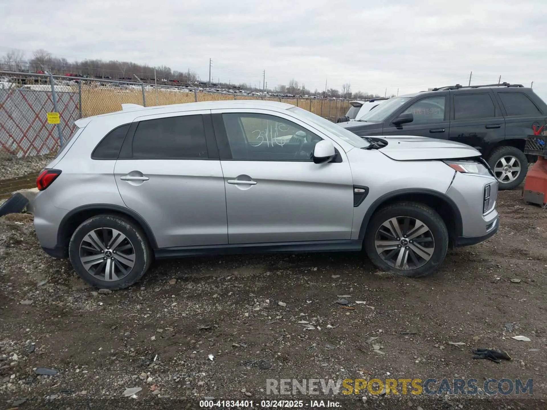 13 fotografías del automóvil dañado JA4AP3AU6LU017511 MITSUBISHI OUTLANDER SPORT 2020
