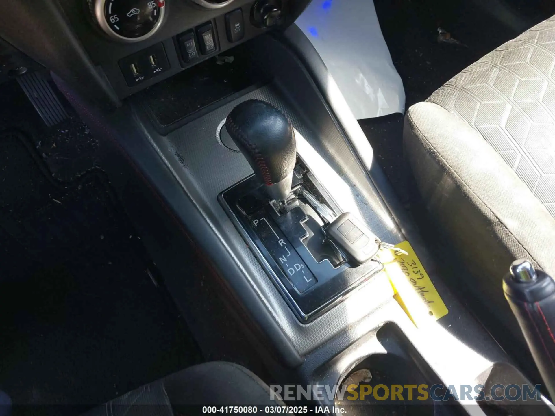 11 fotografías del automóvil dañado JA4AP3AU6LU025110 MITSUBISHI OUTLANDER SPORT 2020
