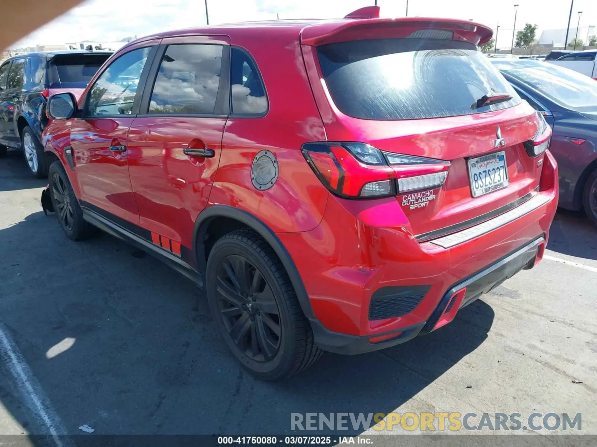 3 fotografías del automóvil dañado JA4AP3AU6LU025110 MITSUBISHI OUTLANDER SPORT 2020