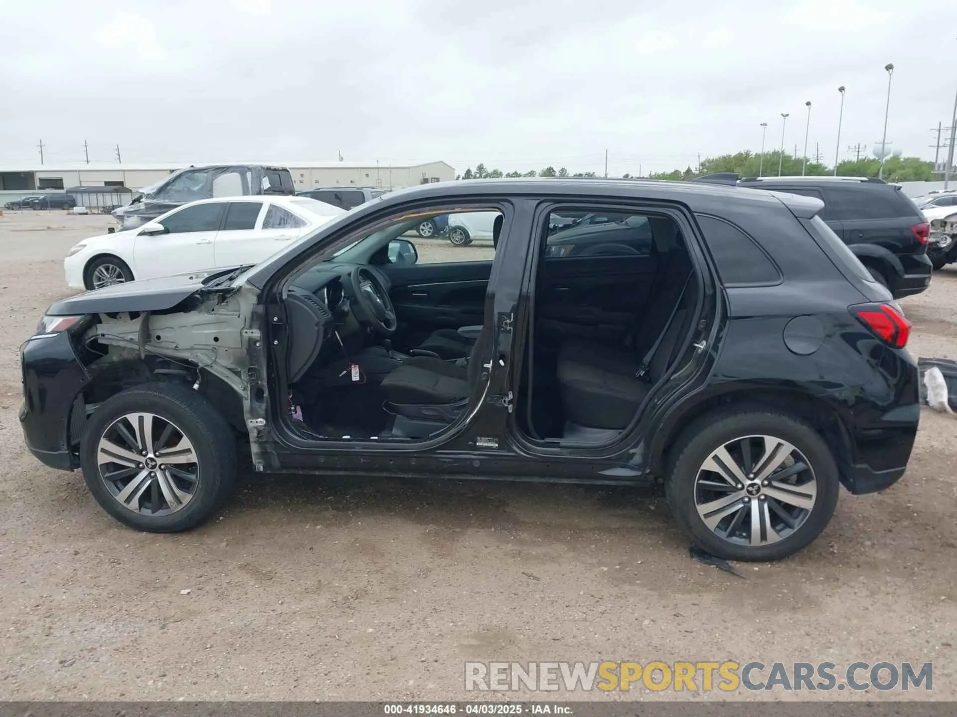 15 fotografías del automóvil dañado JA4AP3AU7LU008705 MITSUBISHI OUTLANDER SPORT 2020