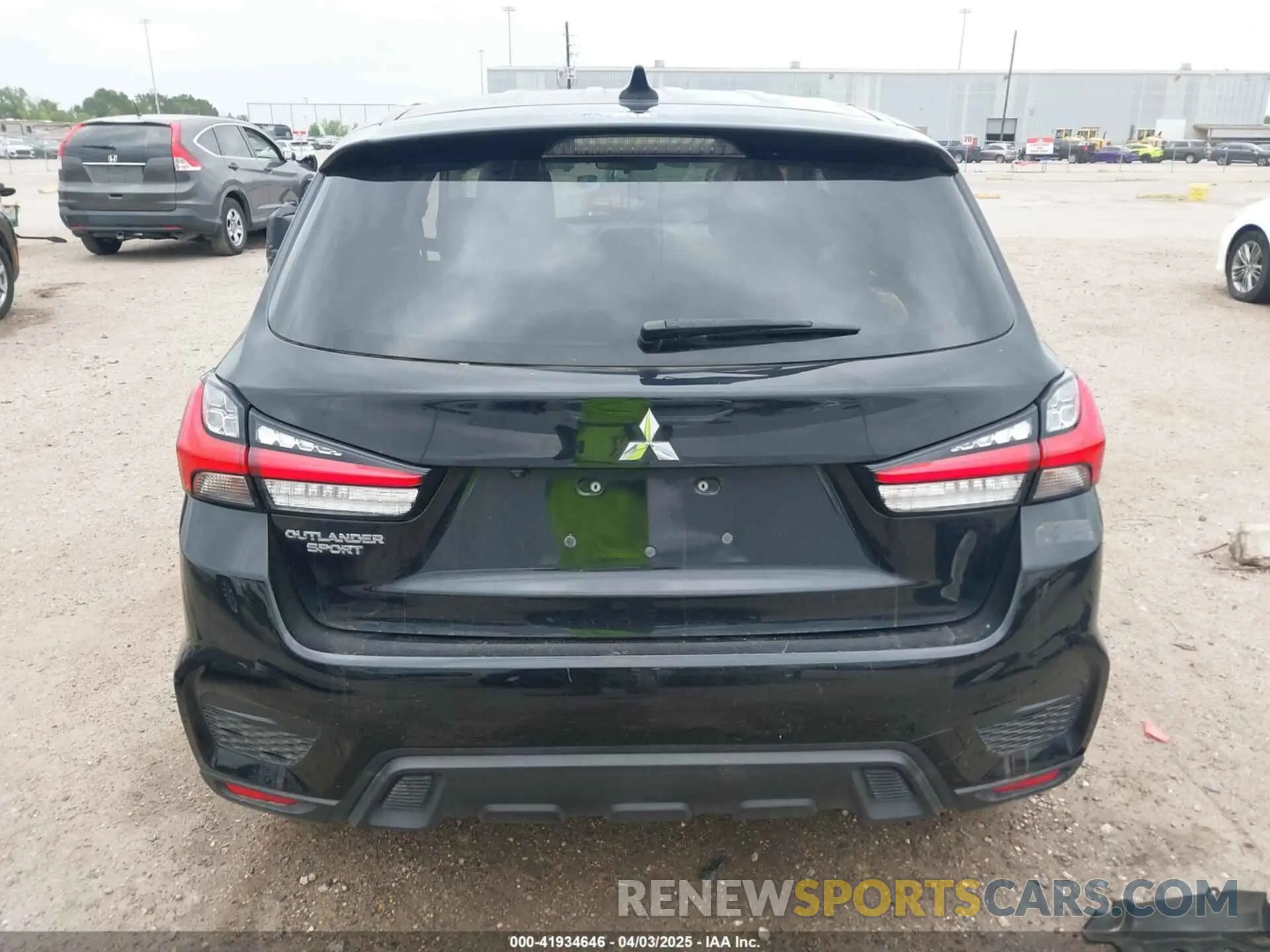 17 fotografías del automóvil dañado JA4AP3AU7LU008705 MITSUBISHI OUTLANDER SPORT 2020