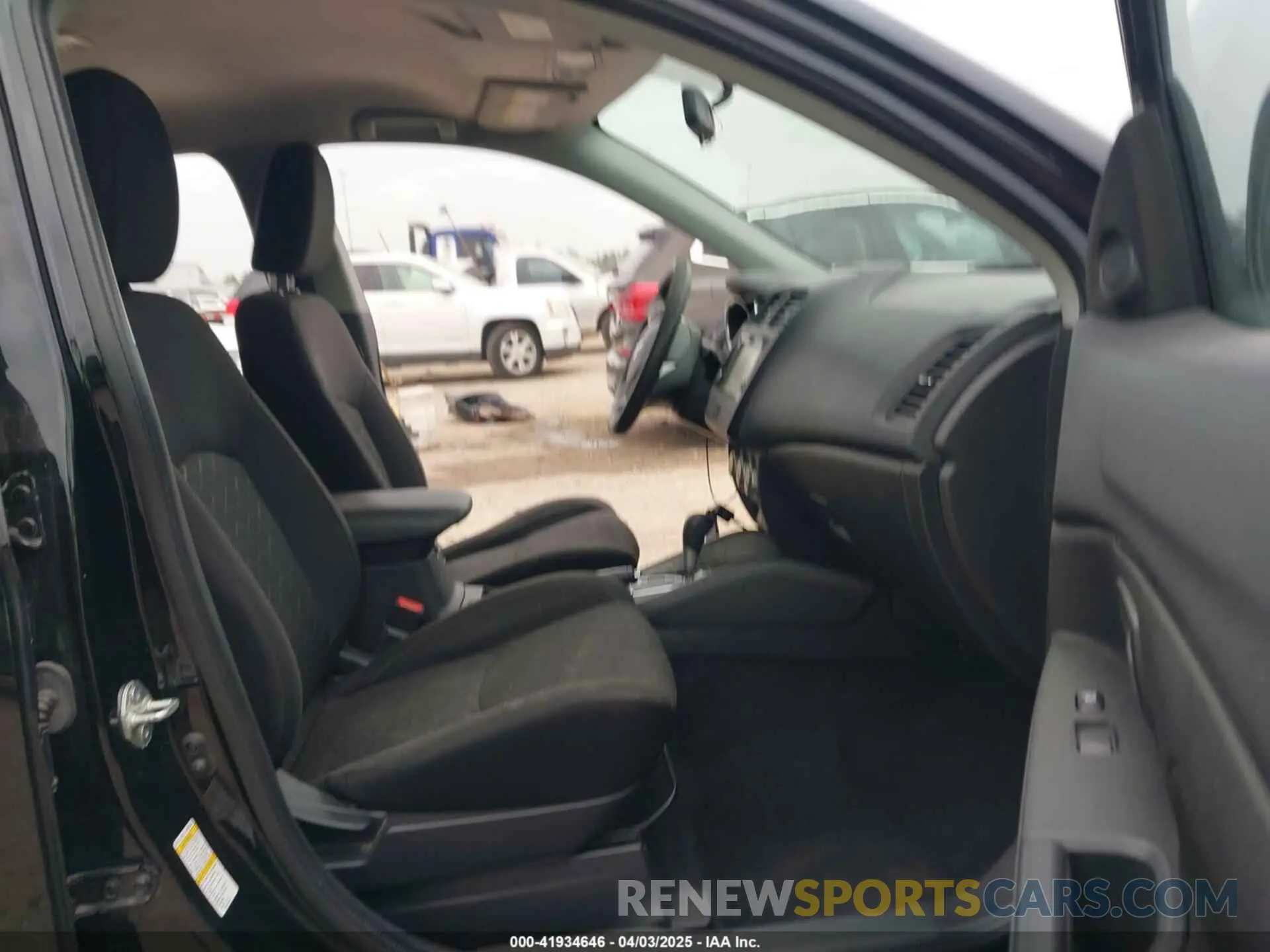5 fotografías del automóvil dañado JA4AP3AU7LU008705 MITSUBISHI OUTLANDER SPORT 2020