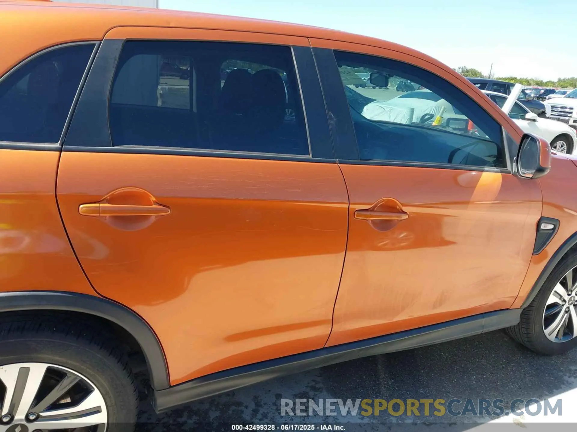 13 fotografías del automóvil dañado JA4AP3AU7LU010129 MITSUBISHI OUTLANDER SPORT 2020