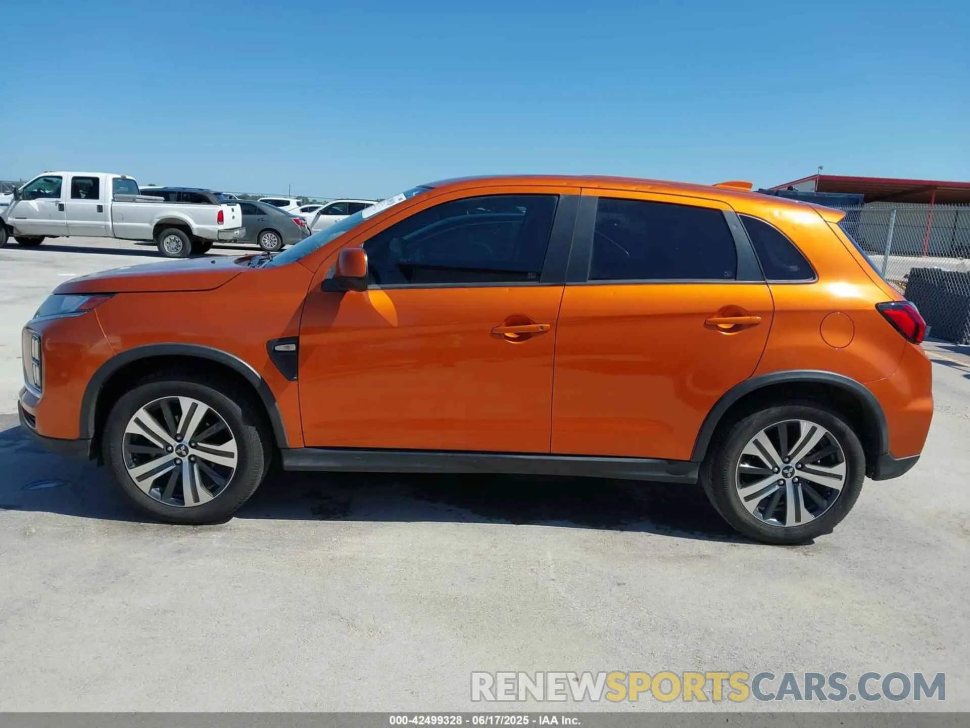 14 fotografías del automóvil dañado JA4AP3AU7LU010129 MITSUBISHI OUTLANDER SPORT 2020