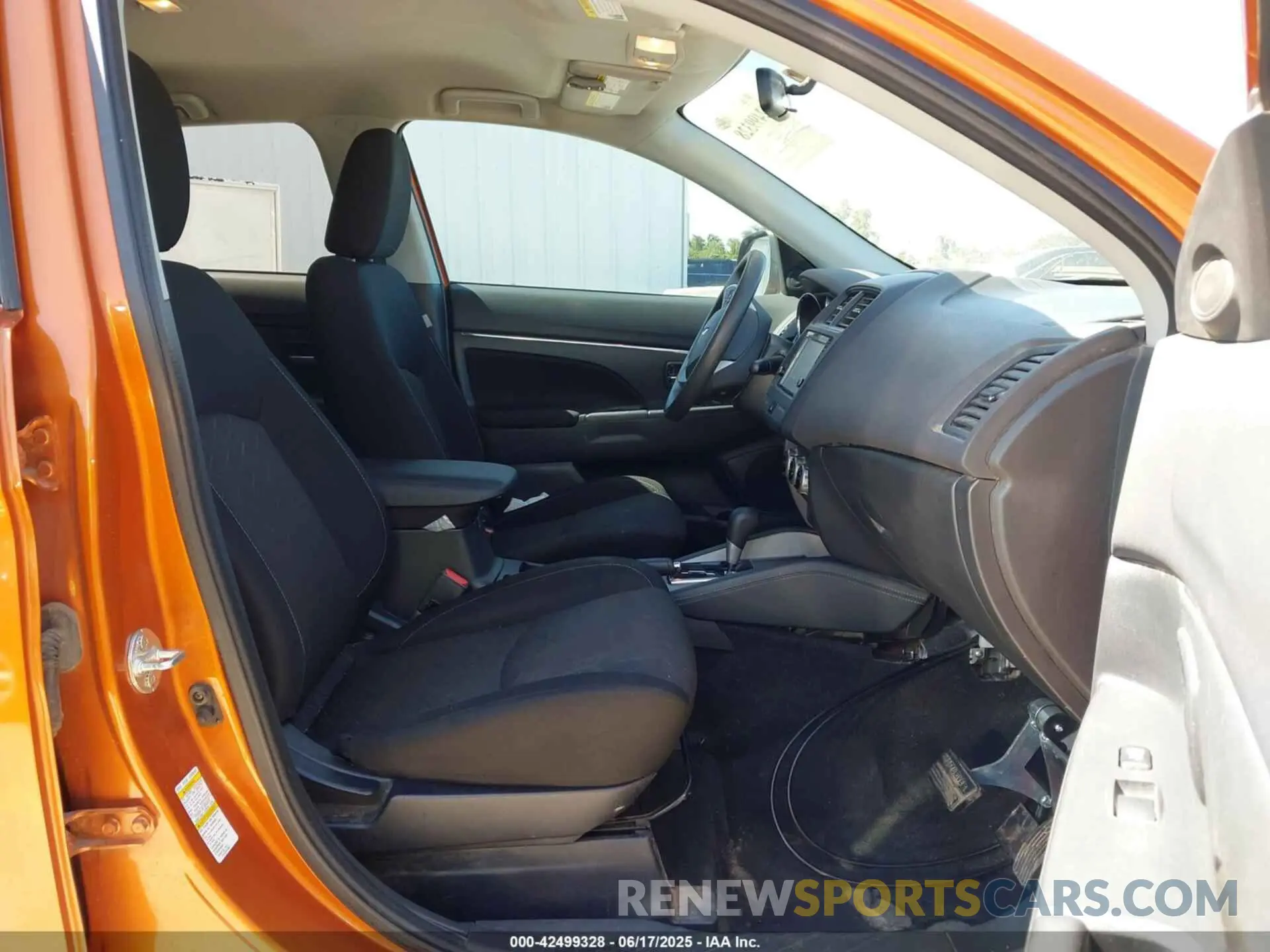5 fotografías del automóvil dañado JA4AP3AU7LU010129 MITSUBISHI OUTLANDER SPORT 2020