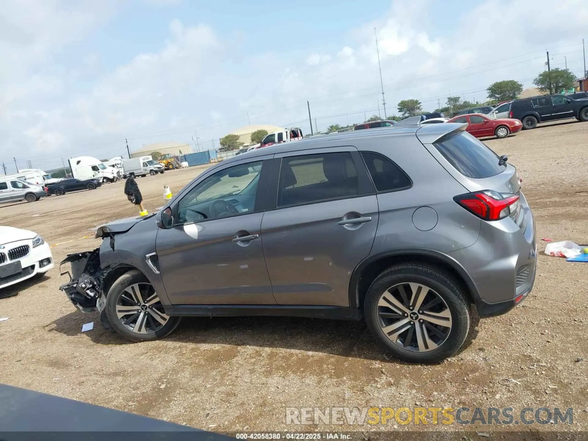14 fotografías del automóvil dañado JA4AP4AU1LU028504 MITSUBISHI OUTLANDER SPORT 2020