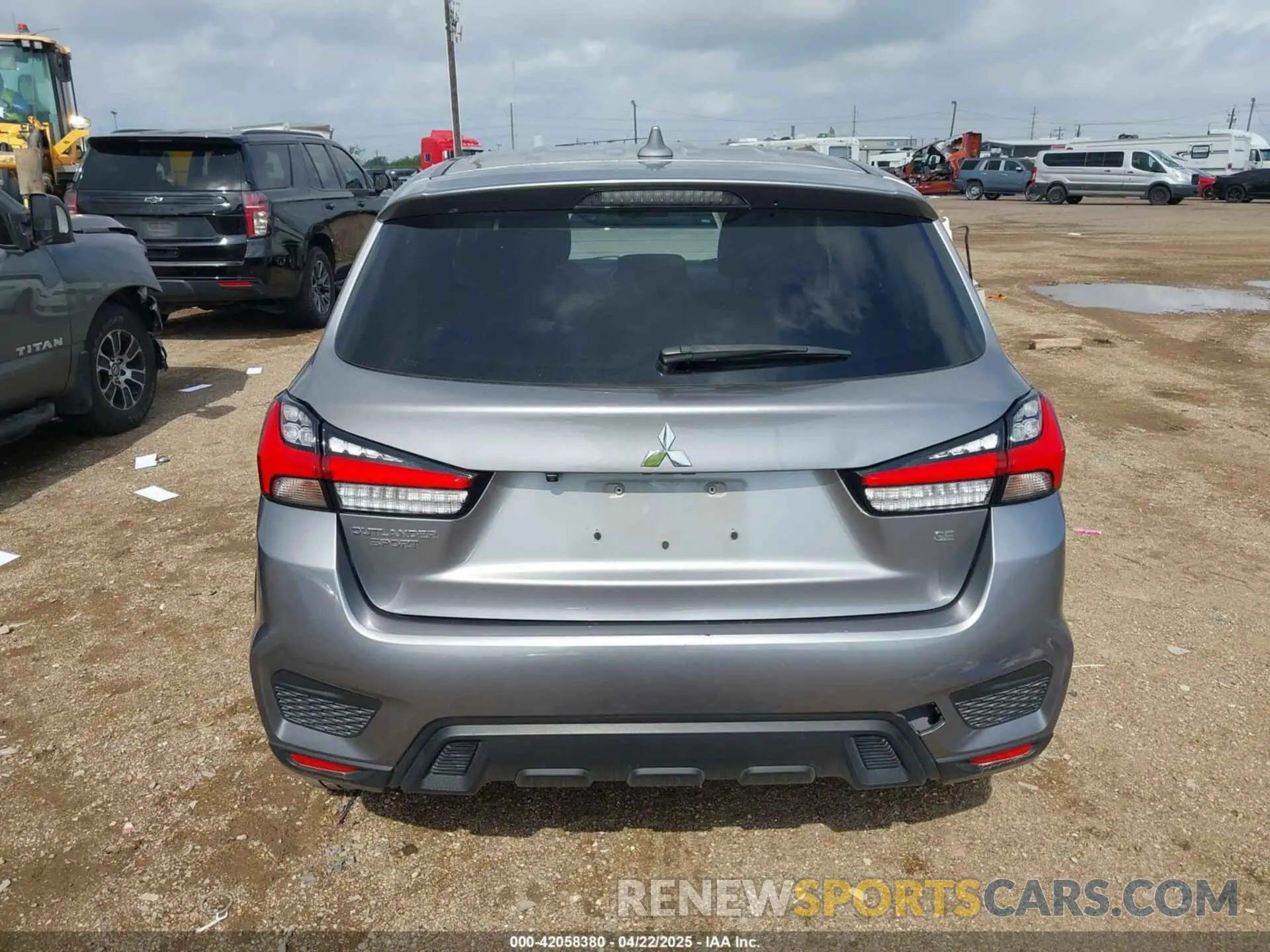 16 fotografías del automóvil dañado JA4AP4AU1LU028504 MITSUBISHI OUTLANDER SPORT 2020