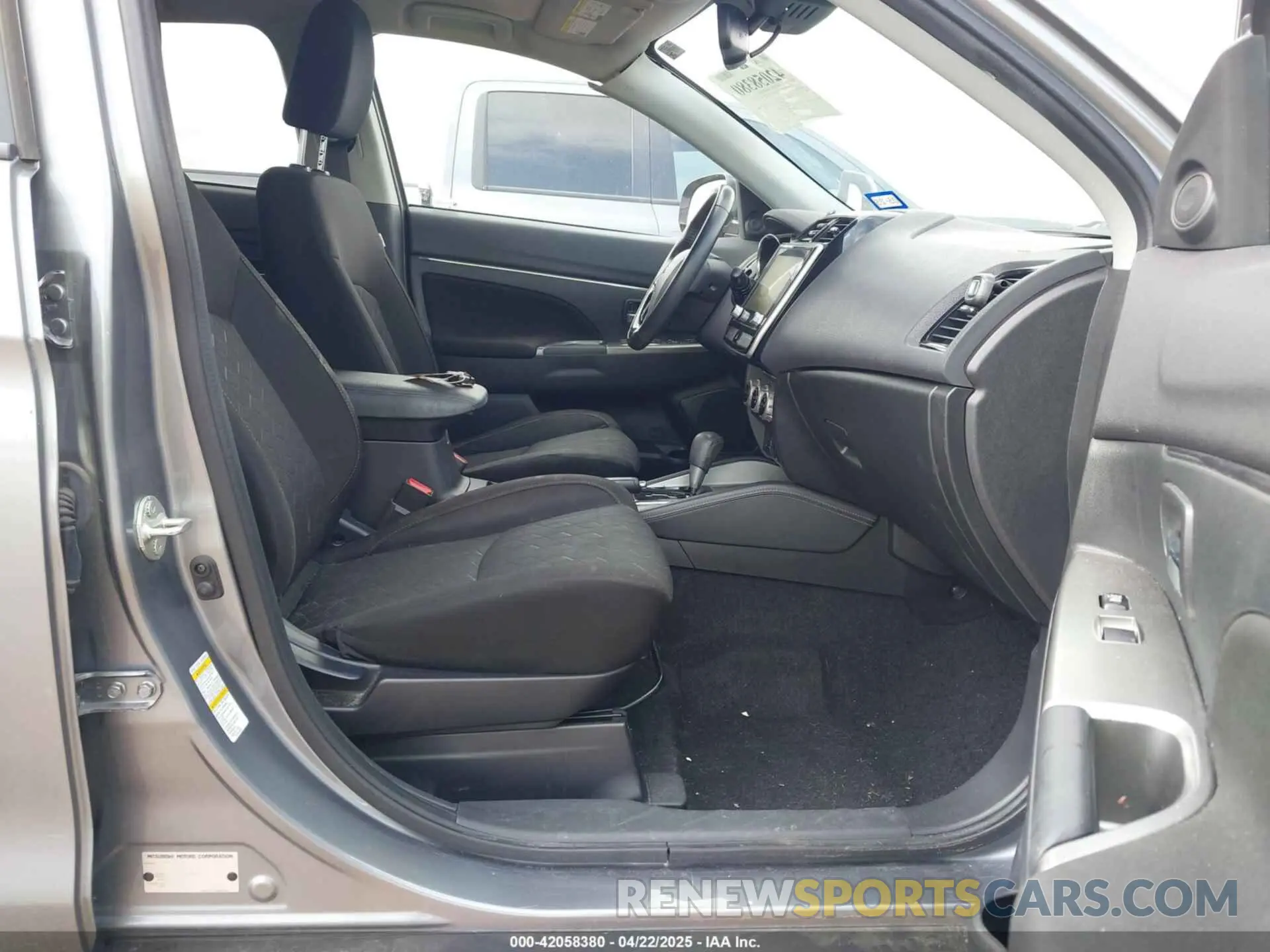5 fotografías del automóvil dañado JA4AP4AU1LU028504 MITSUBISHI OUTLANDER SPORT 2020