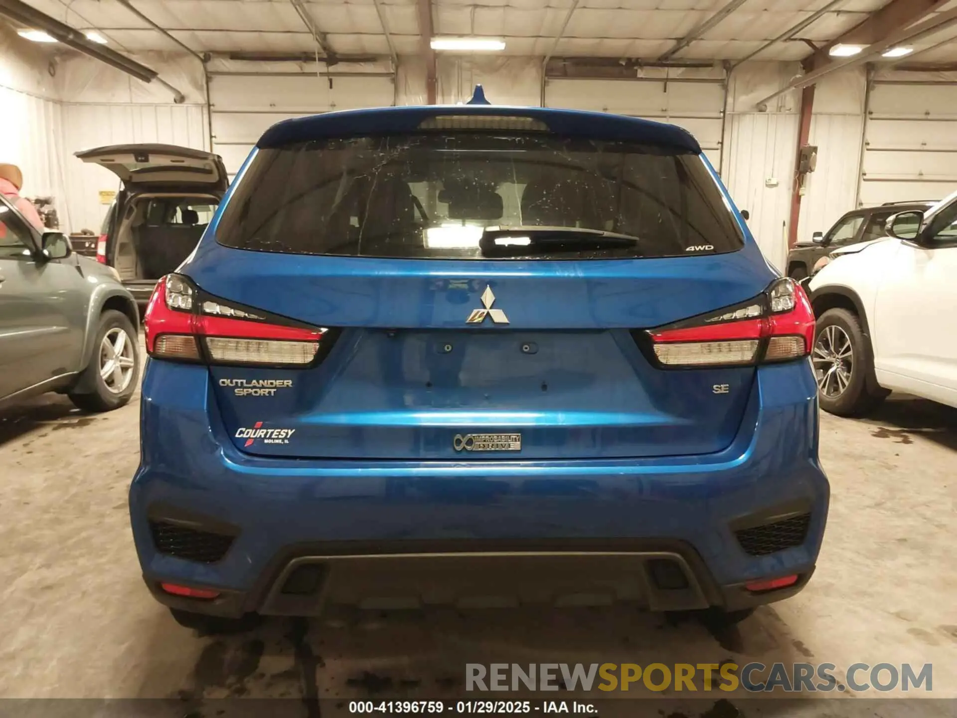 17 fotografías del automóvil dañado JA4AR3AU0LU029888 MITSUBISHI OUTLANDER SPORT 2020