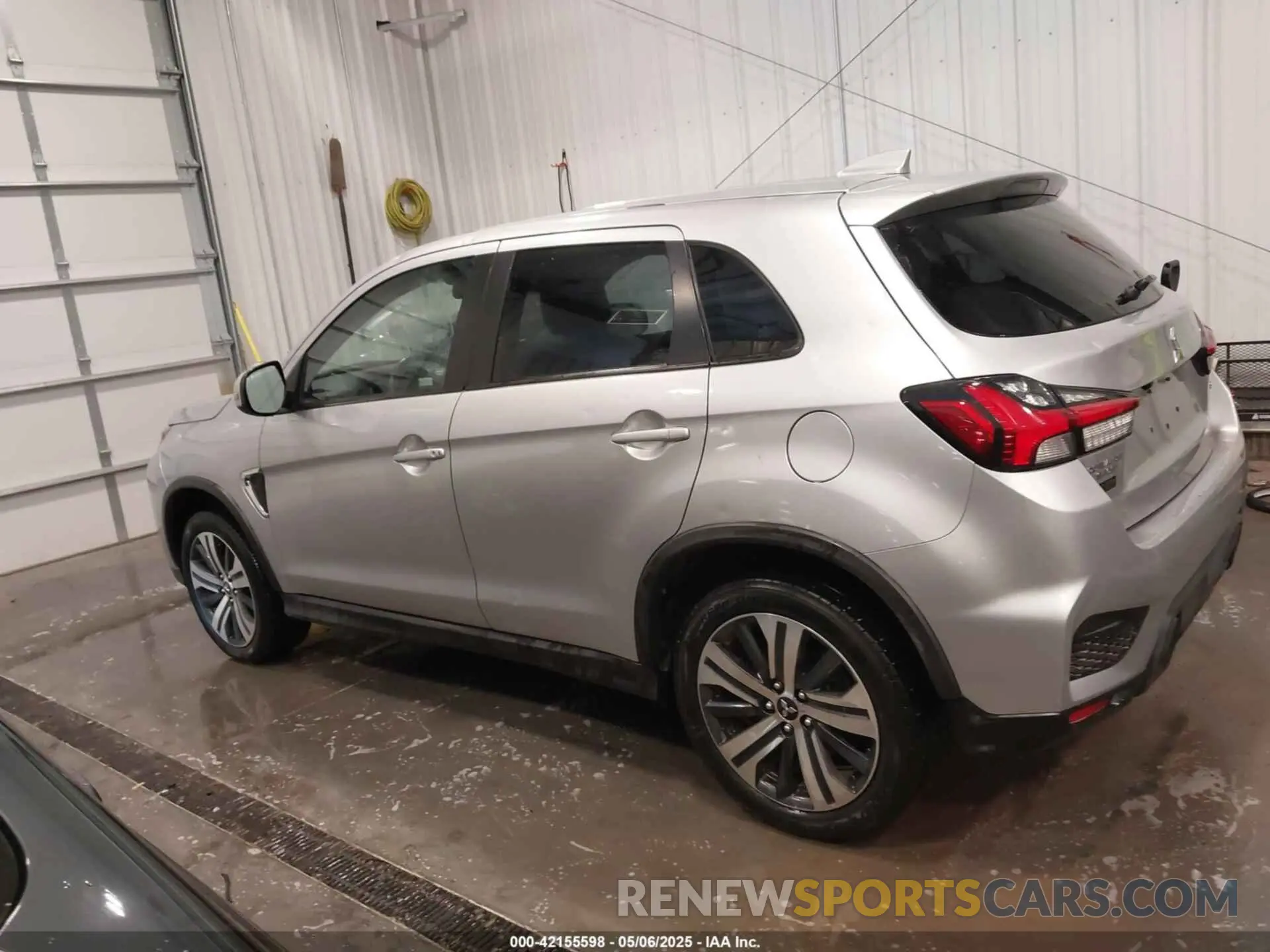 14 fotografías del automóvil dañado JA4AR3AU1LU020245 MITSUBISHI OUTLANDER SPORT 2020