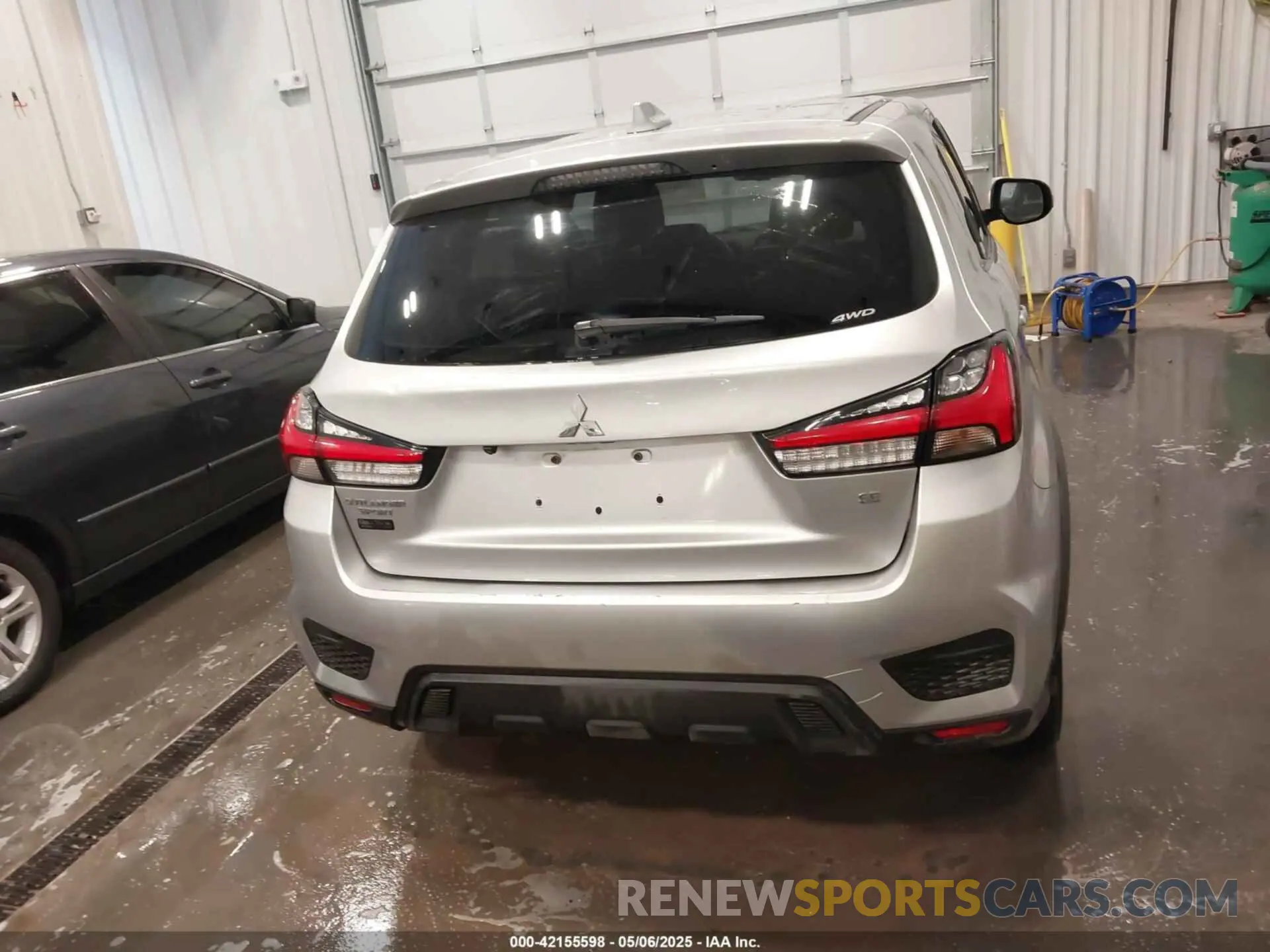 16 fotografías del automóvil dañado JA4AR3AU1LU020245 MITSUBISHI OUTLANDER SPORT 2020