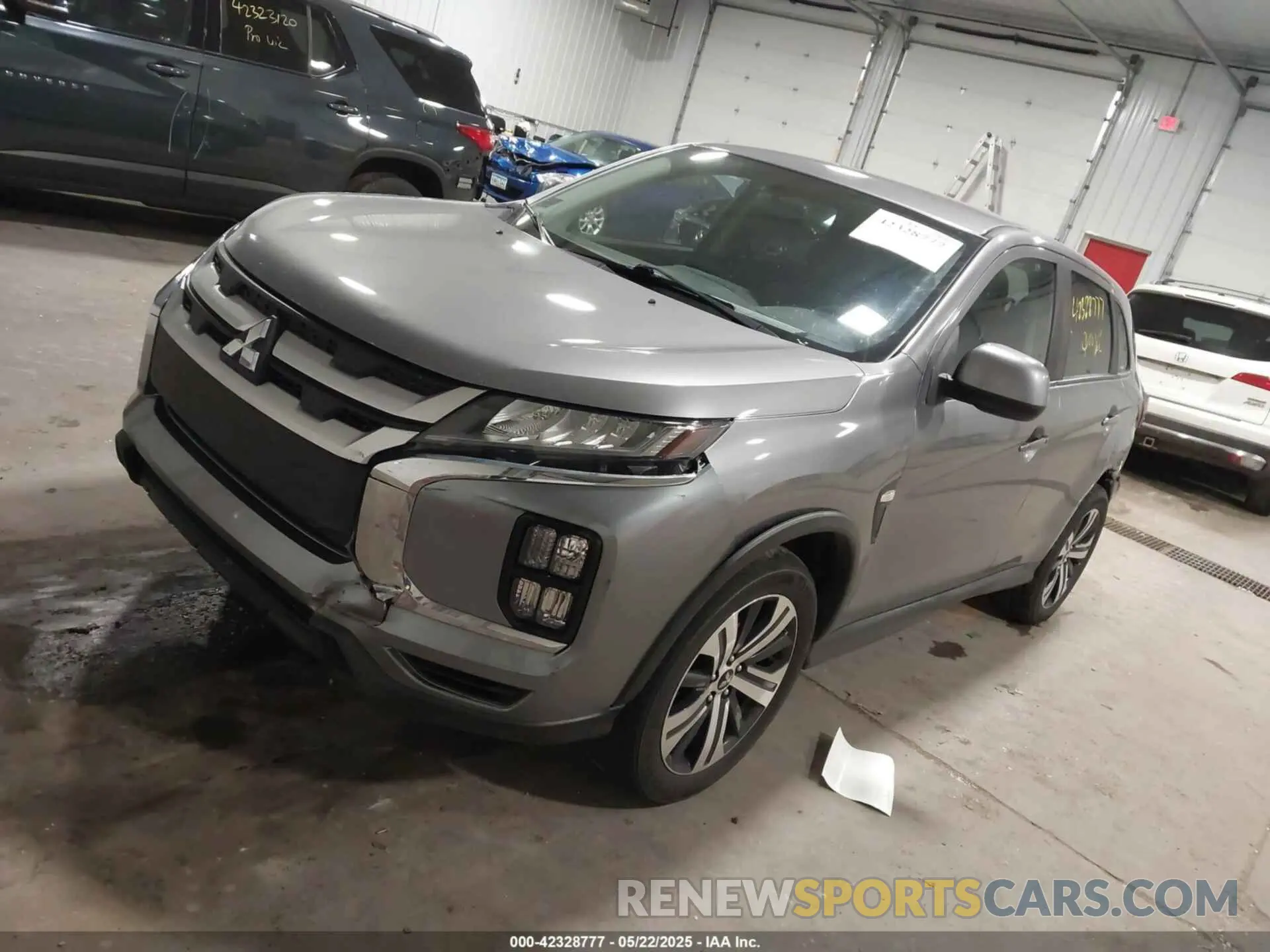 2 fotografías del automóvil dañado JA4AR3AU2LU016320 MITSUBISHI OUTLANDER SPORT 2020
