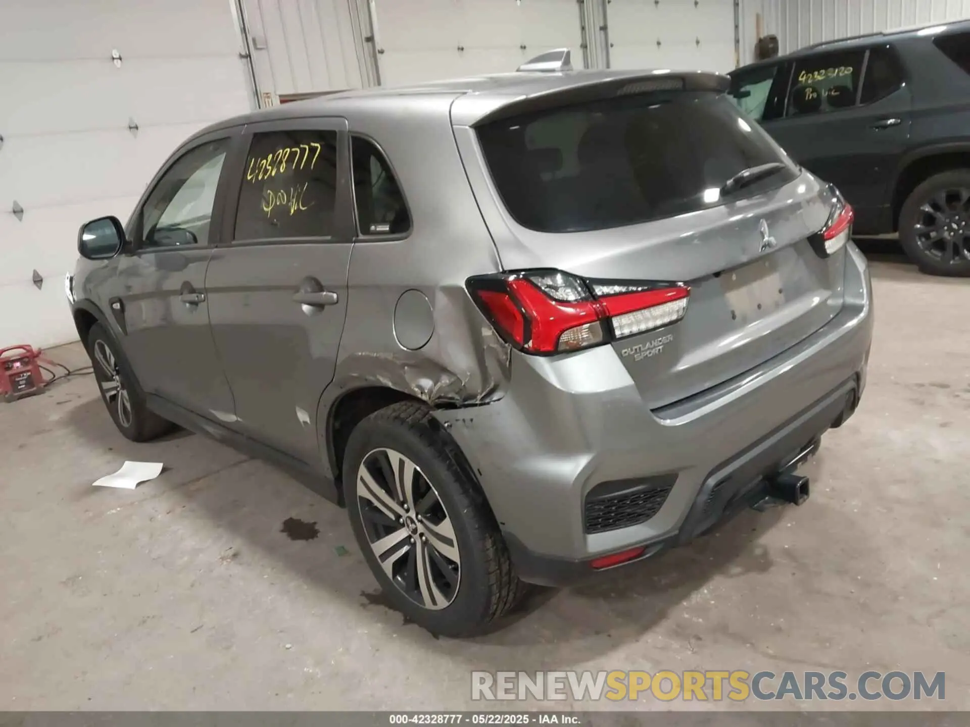 3 fotografías del automóvil dañado JA4AR3AU2LU016320 MITSUBISHI OUTLANDER SPORT 2020