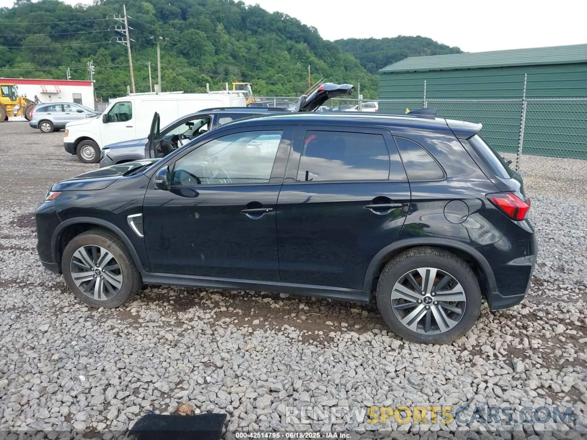 15 fotografías del automóvil dañado JA4AR3AU5LU029367 MITSUBISHI OUTLANDER SPORT 2020