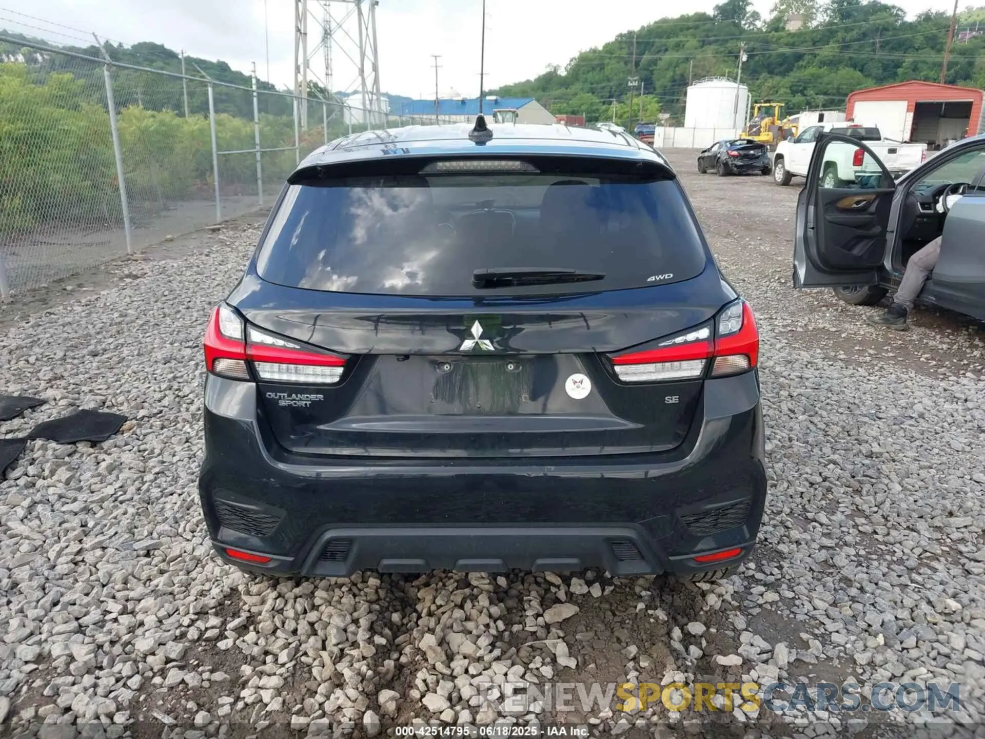 17 fotografías del automóvil dañado JA4AR3AU5LU029367 MITSUBISHI OUTLANDER SPORT 2020