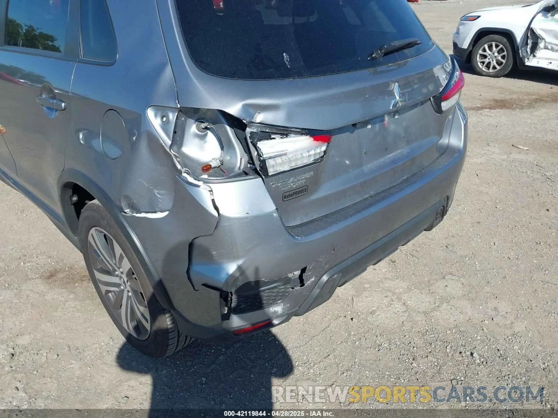 20 fotografías del automóvil dañado JA4AR3AU6LU023903 MITSUBISHI OUTLANDER SPORT 2020