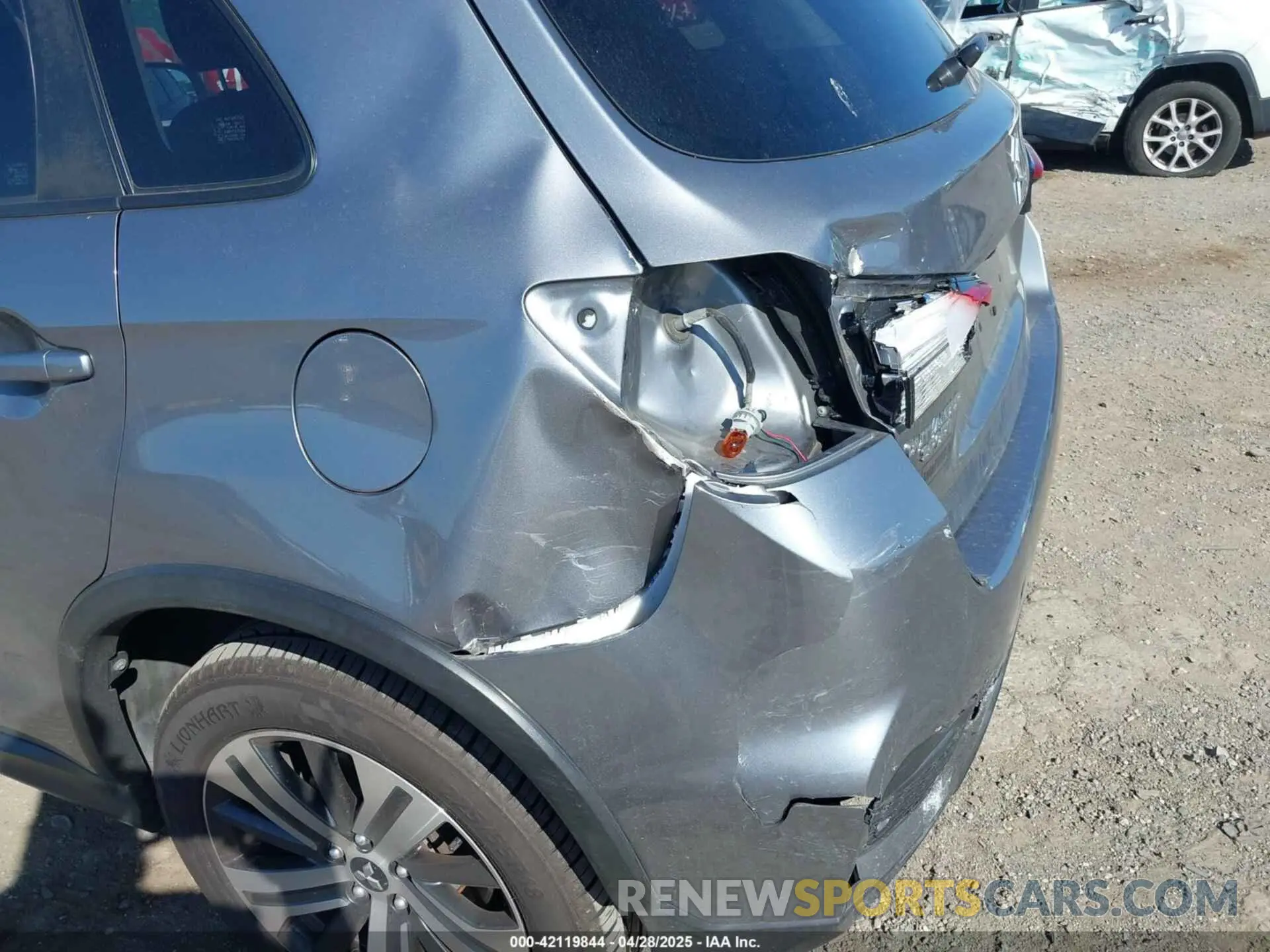21 fotografías del automóvil dañado JA4AR3AU6LU023903 MITSUBISHI OUTLANDER SPORT 2020