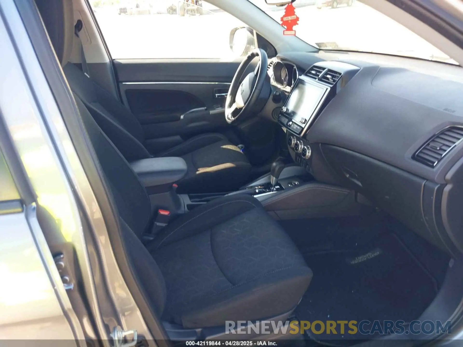 5 fotografías del automóvil dañado JA4AR3AU6LU023903 MITSUBISHI OUTLANDER SPORT 2020