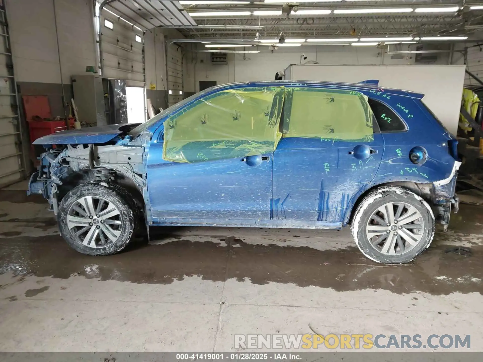 15 fotografías del automóvil dañado JA4AR3AU8LU002485 MITSUBISHI OUTLANDER SPORT 2020