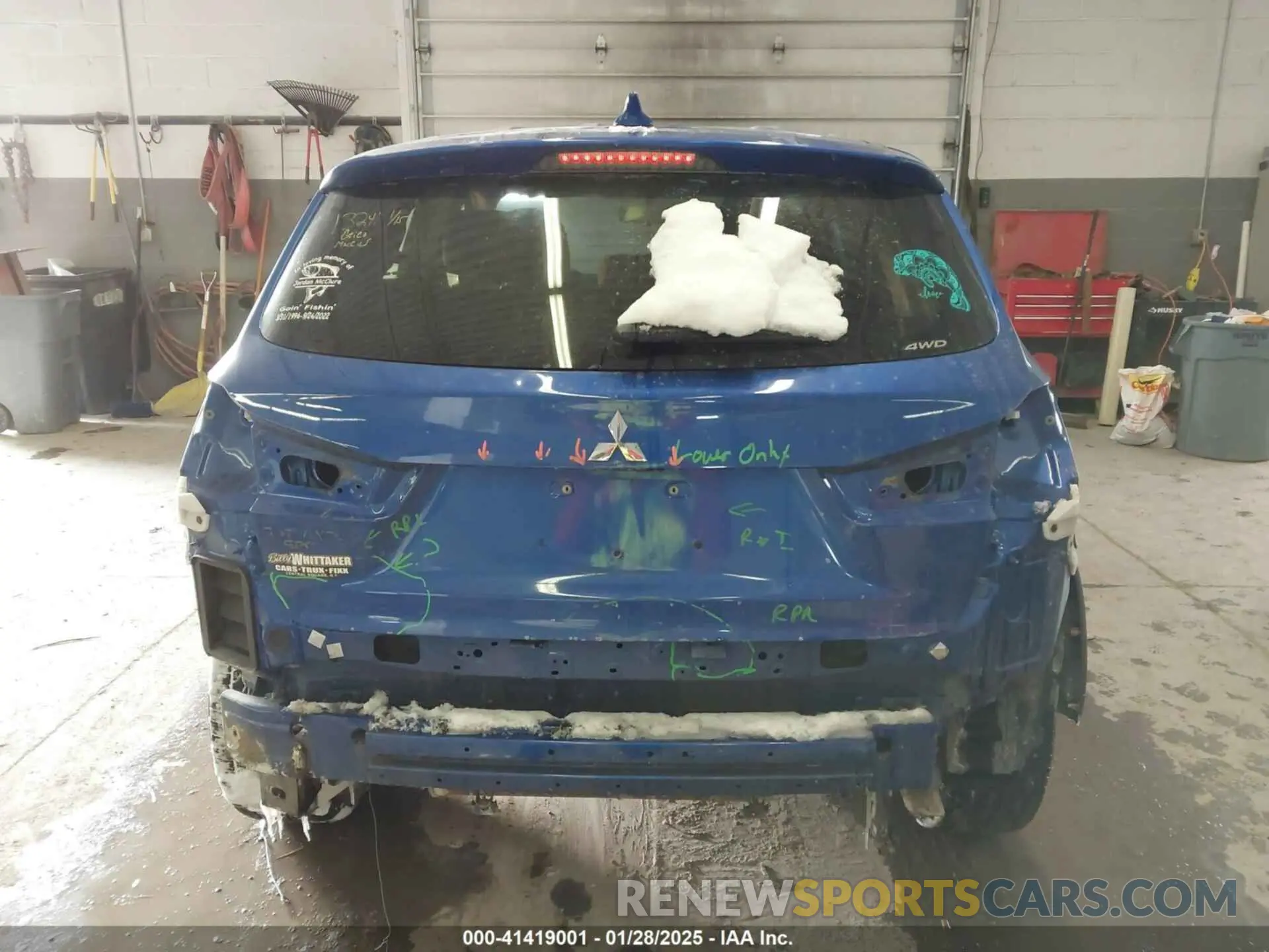 17 fotografías del automóvil dañado JA4AR3AU8LU002485 MITSUBISHI OUTLANDER SPORT 2020