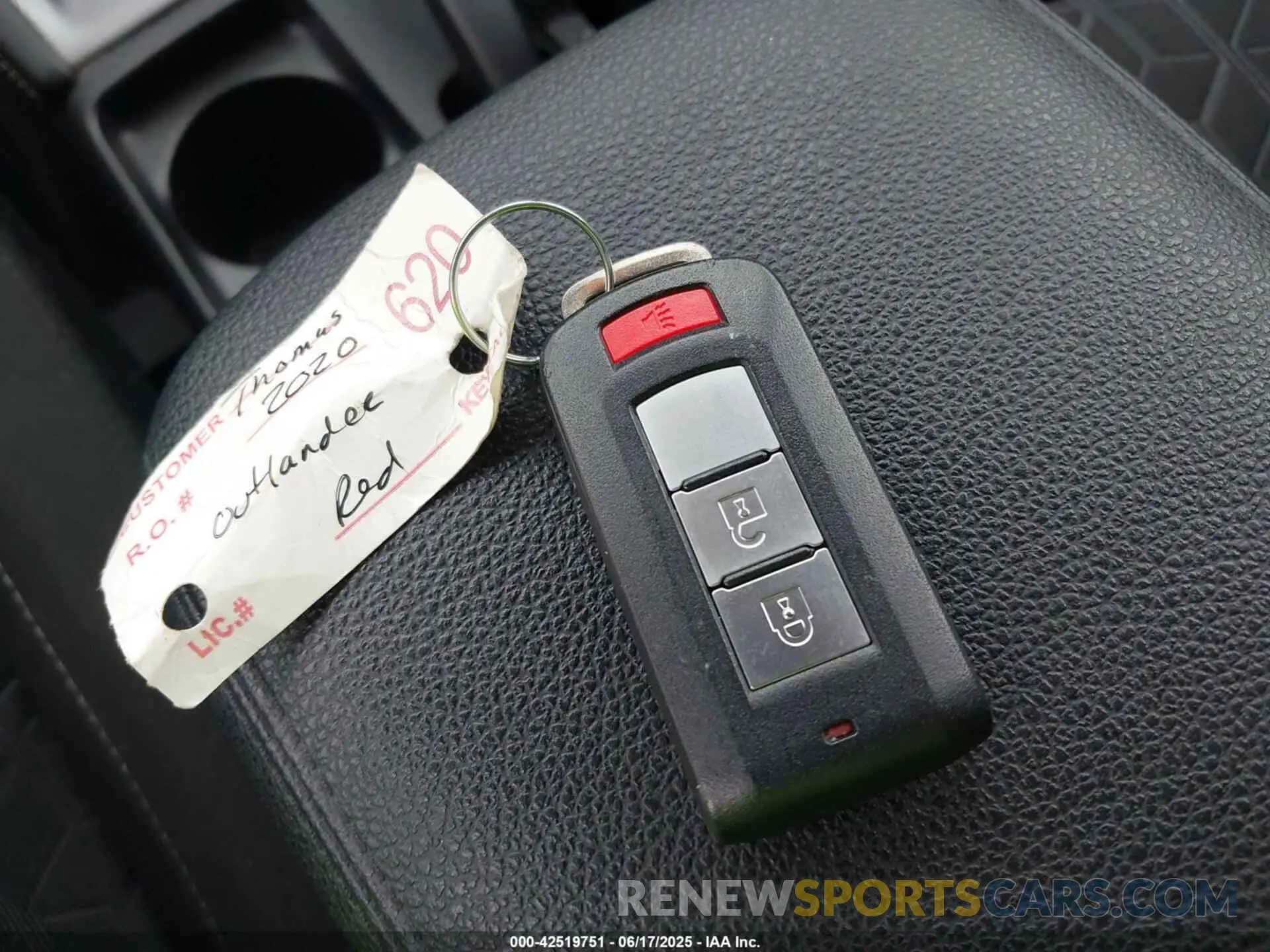 11 fotografías del automóvil dañado JA4AR3AU8LU007959 MITSUBISHI OUTLANDER SPORT 2020