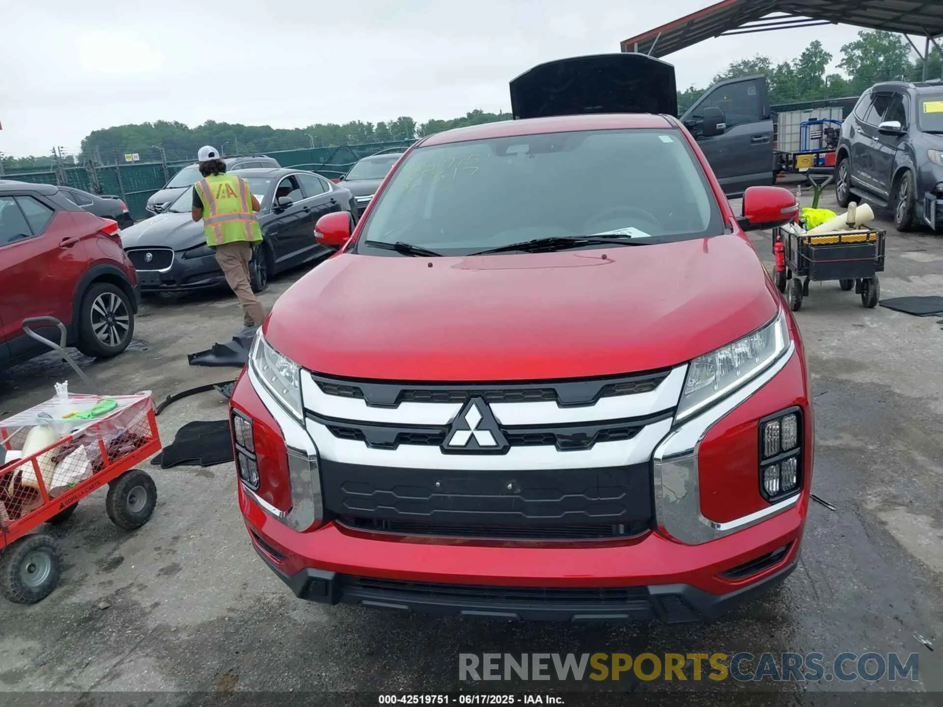 13 fotografías del automóvil dañado JA4AR3AU8LU007959 MITSUBISHI OUTLANDER SPORT 2020