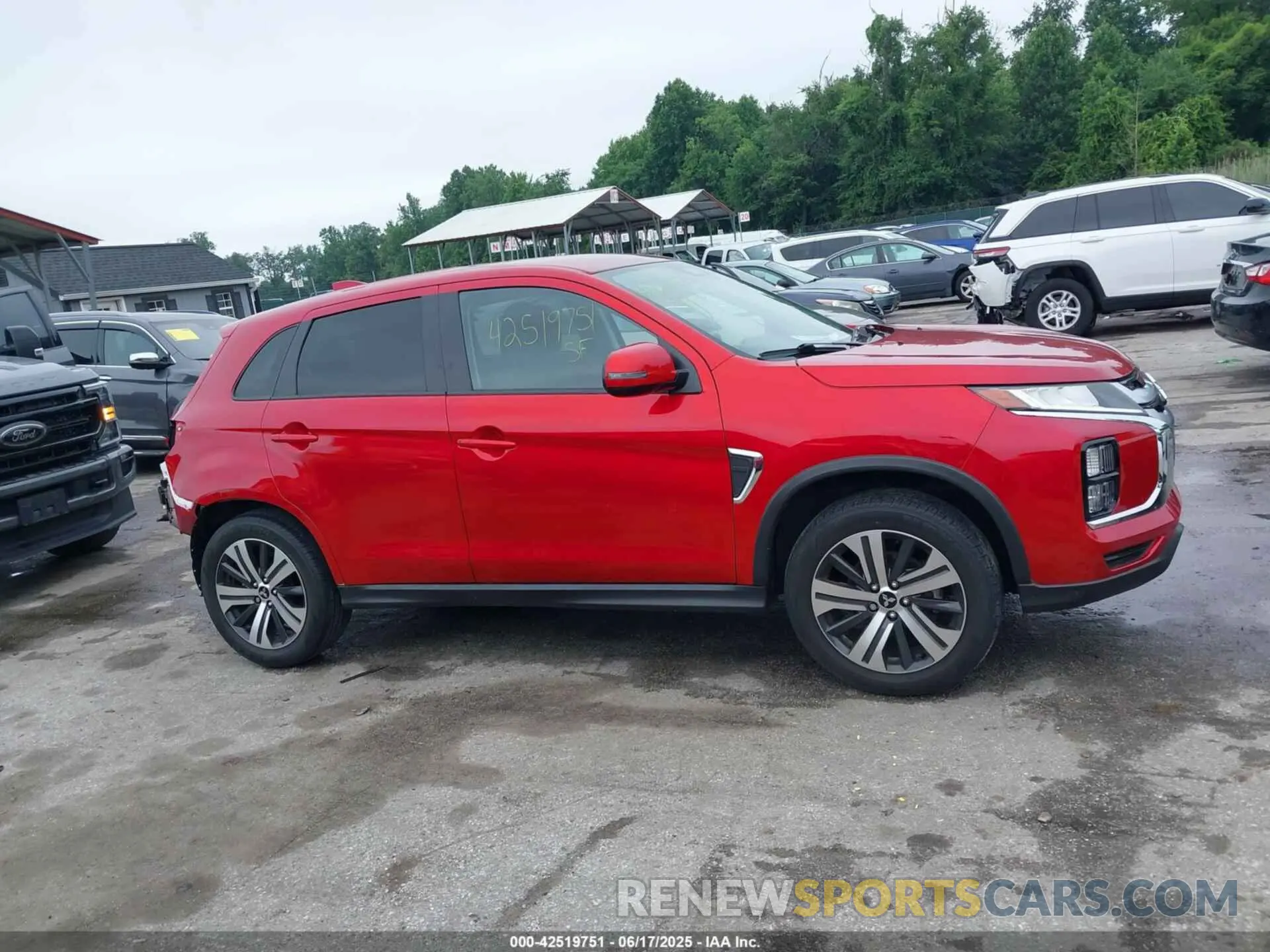 14 fotografías del automóvil dañado JA4AR3AU8LU007959 MITSUBISHI OUTLANDER SPORT 2020