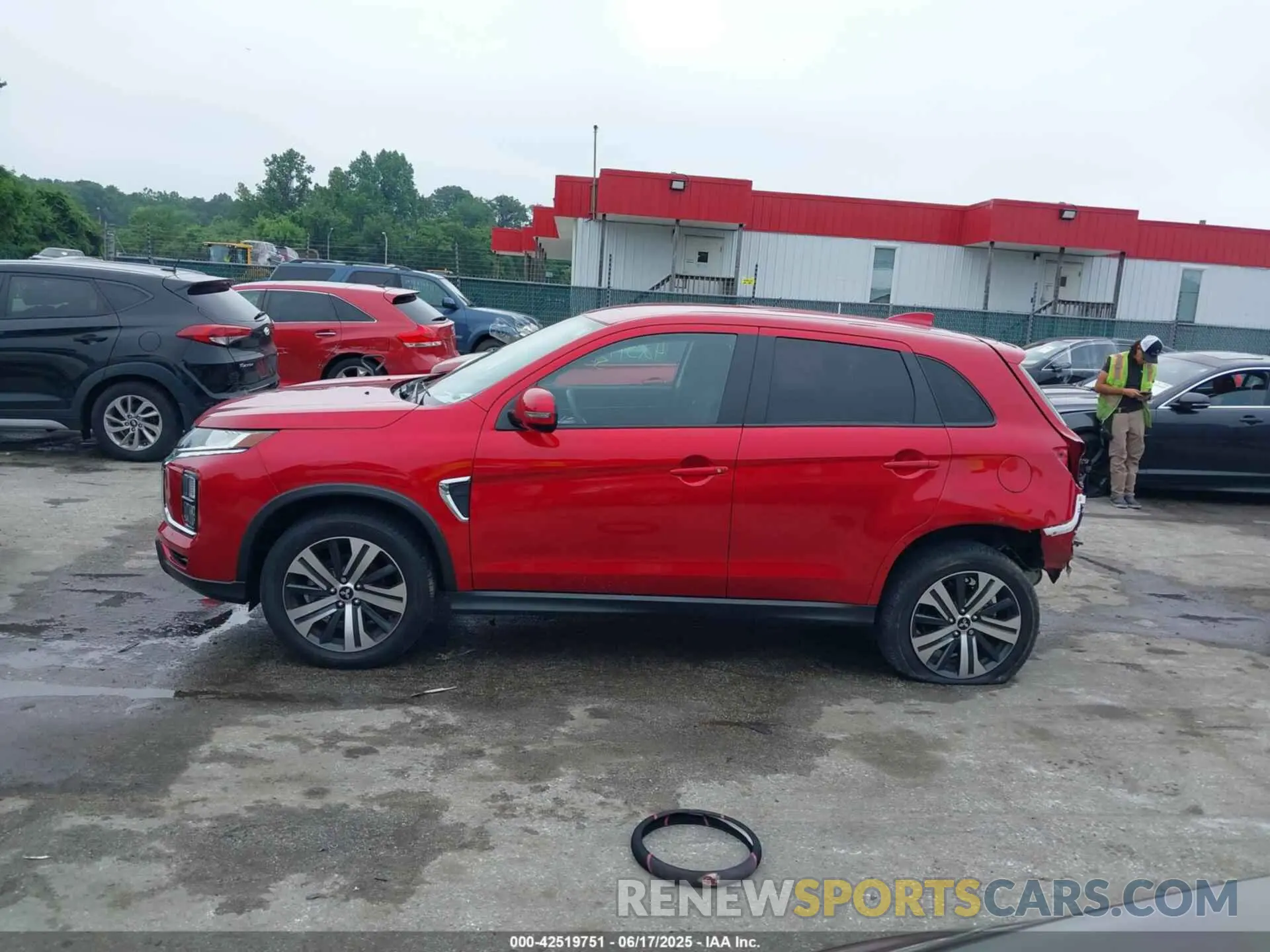 15 fotografías del automóvil dañado JA4AR3AU8LU007959 MITSUBISHI OUTLANDER SPORT 2020