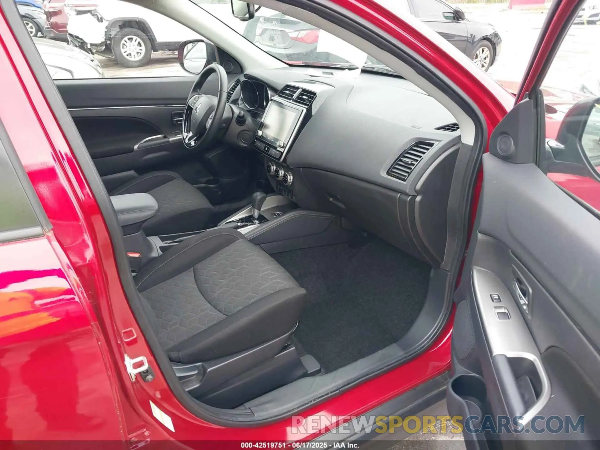 5 fotografías del automóvil dañado JA4AR3AU8LU007959 MITSUBISHI OUTLANDER SPORT 2020