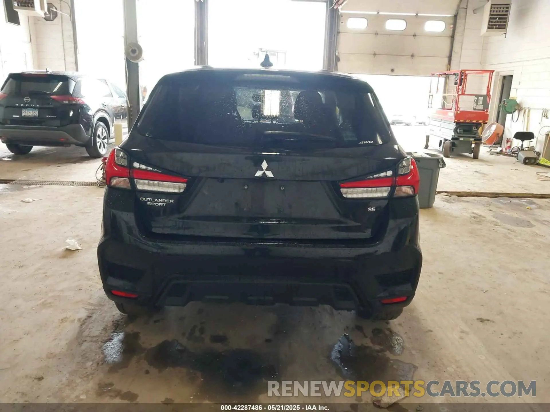 15 fotografías del automóvil dañado JA4AR3AU8LU029105 MITSUBISHI OUTLANDER SPORT 2020