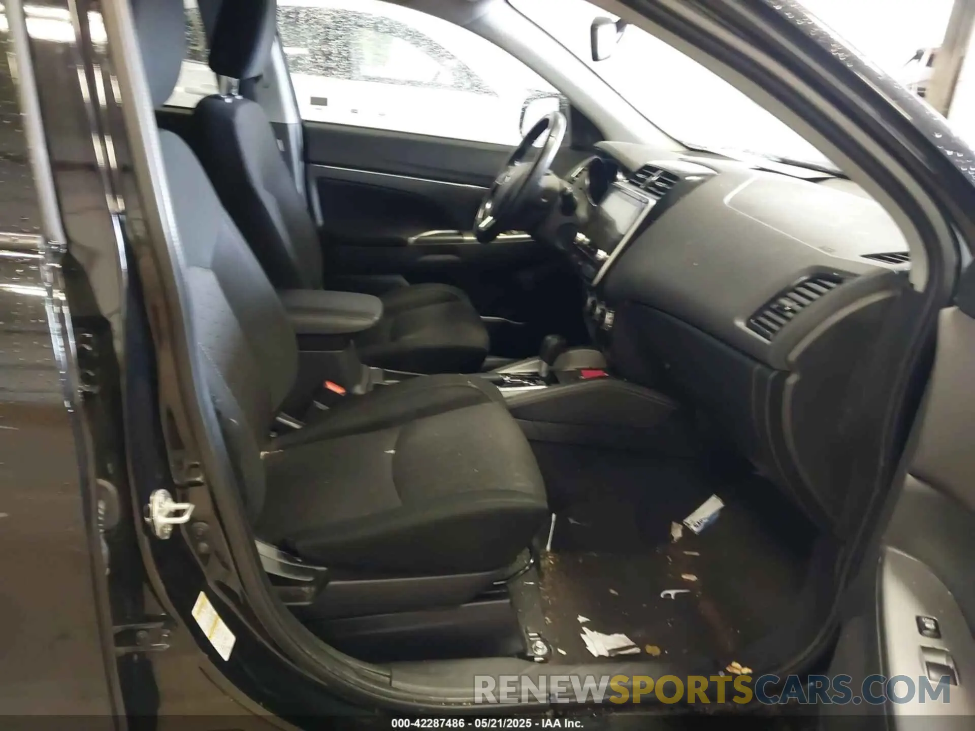 5 fotografías del automóvil dañado JA4AR3AU8LU029105 MITSUBISHI OUTLANDER SPORT 2020