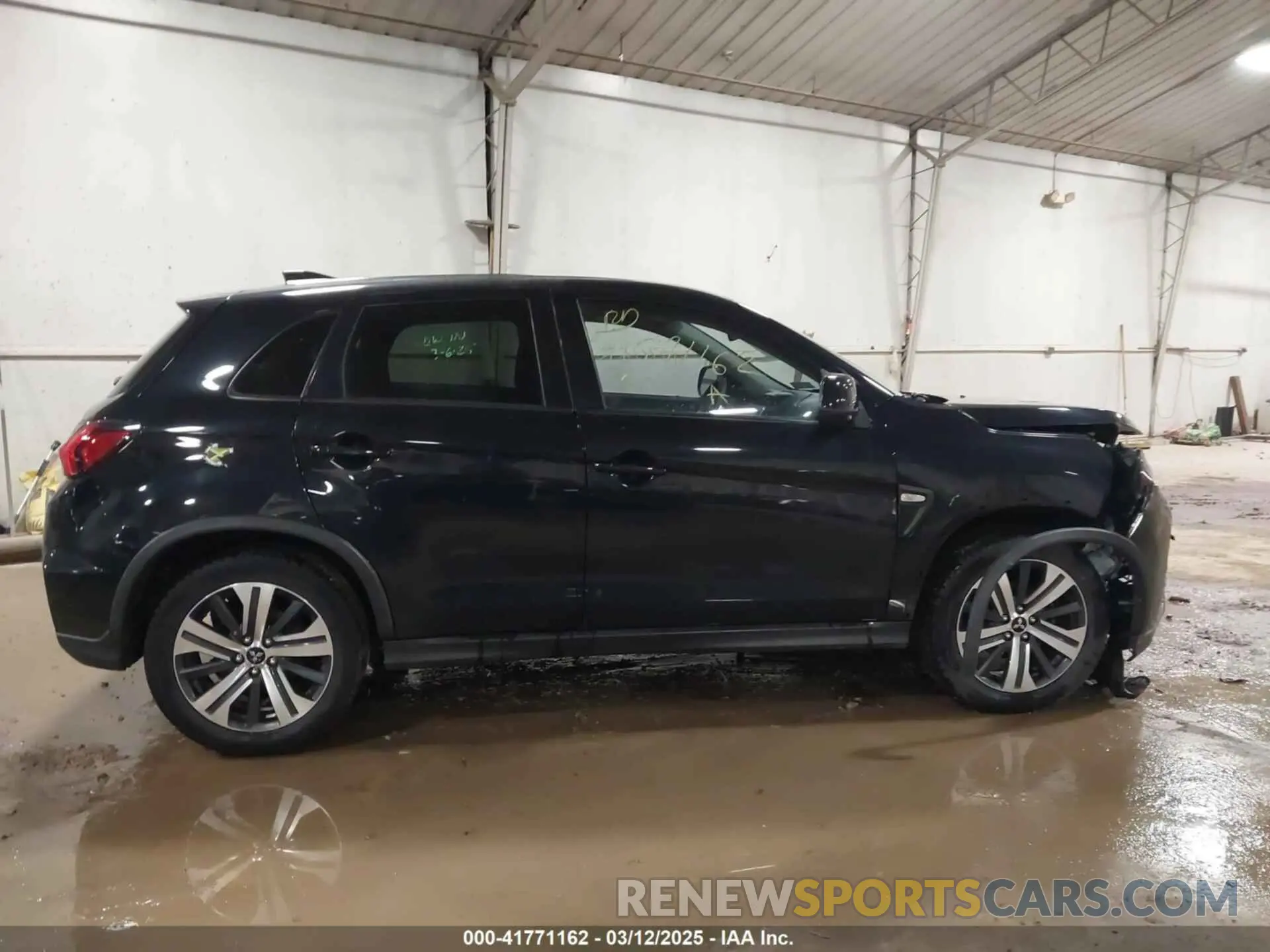 13 fotografías del automóvil dañado JA4AR3AUXLU011009 MITSUBISHI OUTLANDER SPORT 2020