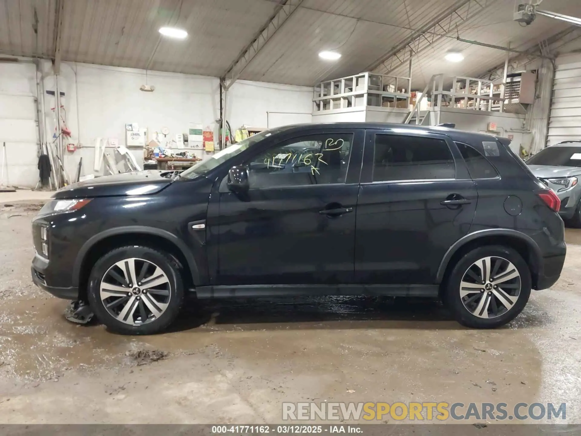14 fotografías del automóvil dañado JA4AR3AUXLU011009 MITSUBISHI OUTLANDER SPORT 2020