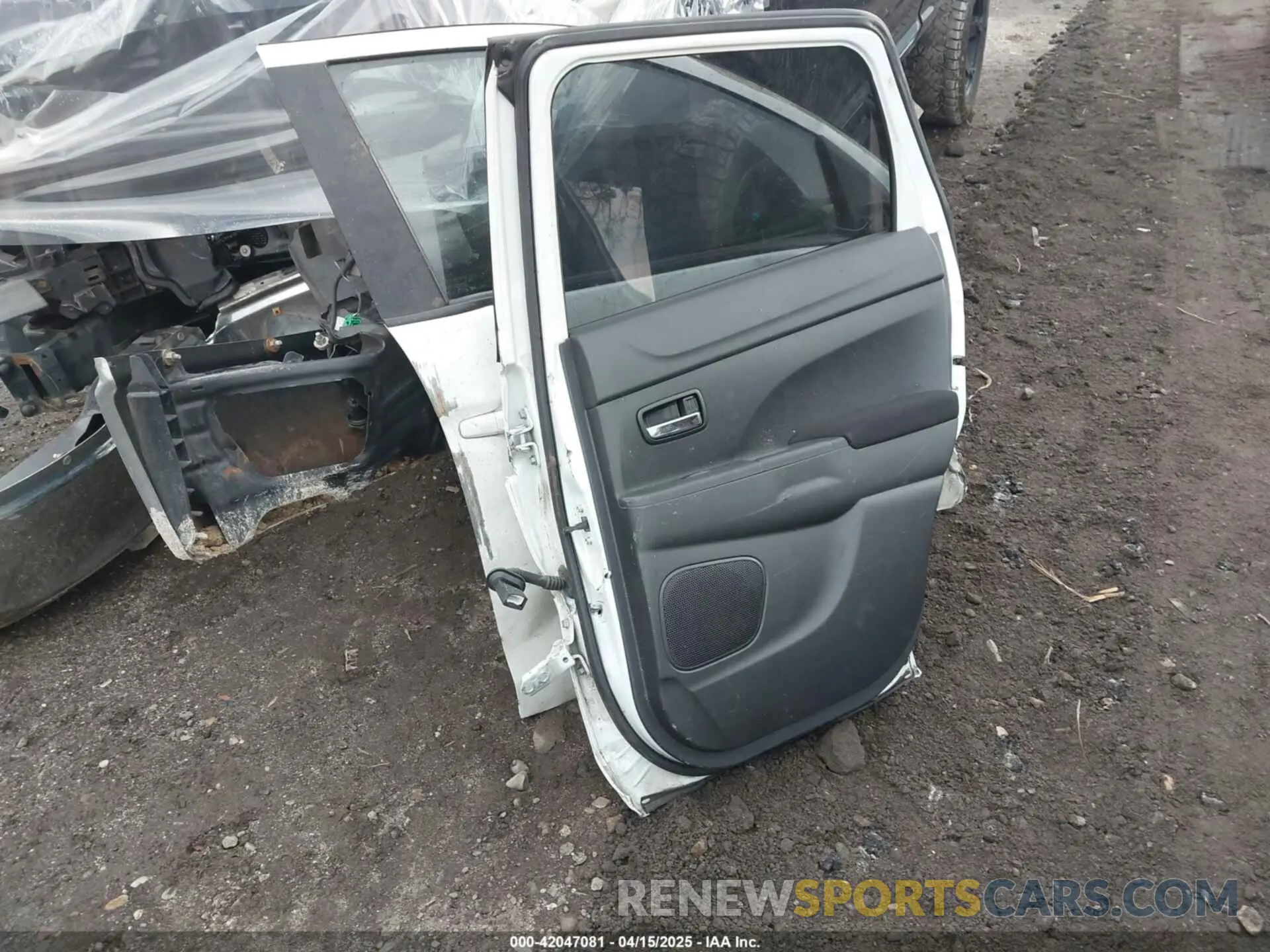 12 fotografías del automóvil dañado JA4AR3AUXLU027372 MITSUBISHI OUTLANDER SPORT 2020