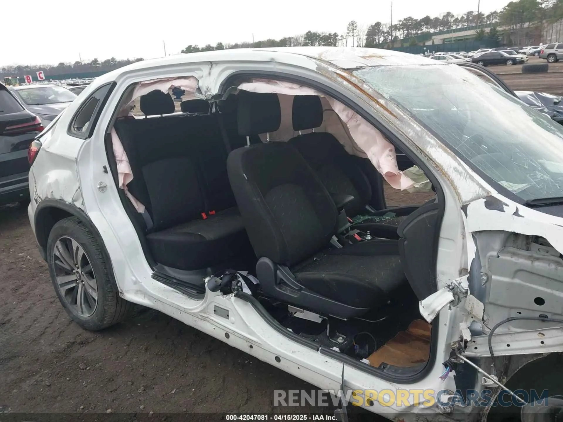 19 fotografías del automóvil dañado JA4AR3AUXLU027372 MITSUBISHI OUTLANDER SPORT 2020