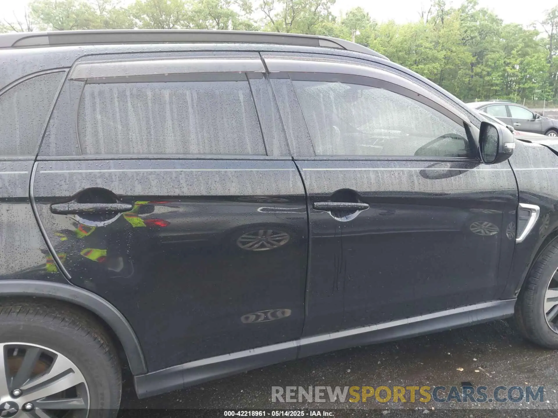 13 fotografías del automóvil dañado JA4AR4AW4LU002443 MITSUBISHI OUTLANDER SPORT 2020