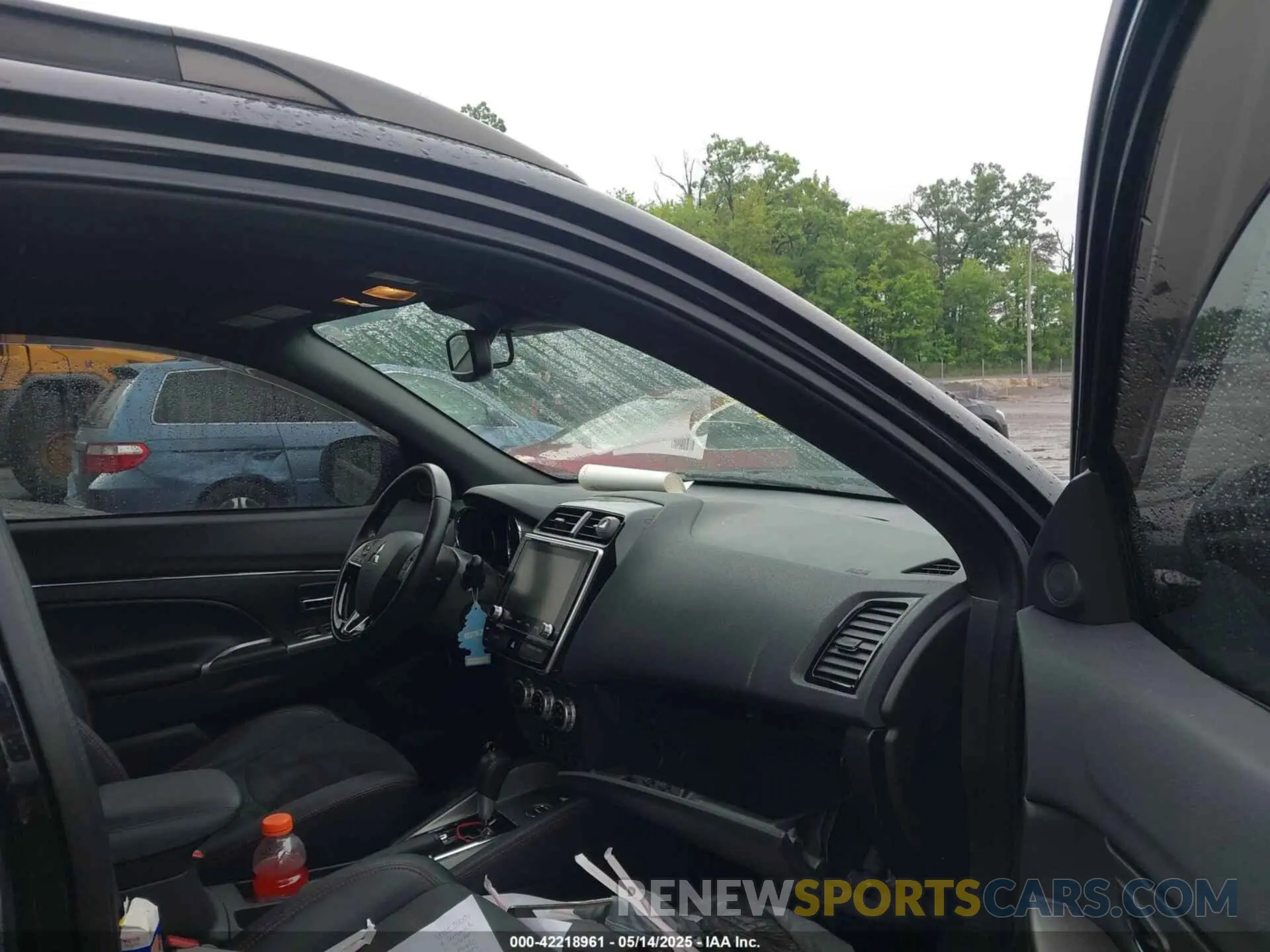 5 fotografías del automóvil dañado JA4AR4AW4LU002443 MITSUBISHI OUTLANDER SPORT 2020