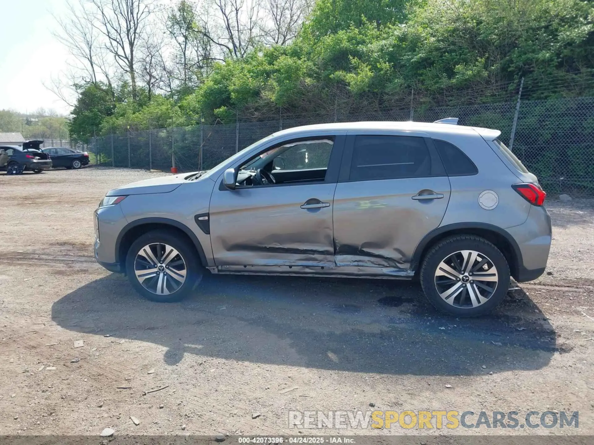 15 fotografías del automóvil dañado JA4APUAU1MU001501 MITSUBISHI OUTLANDER SPORT 2021