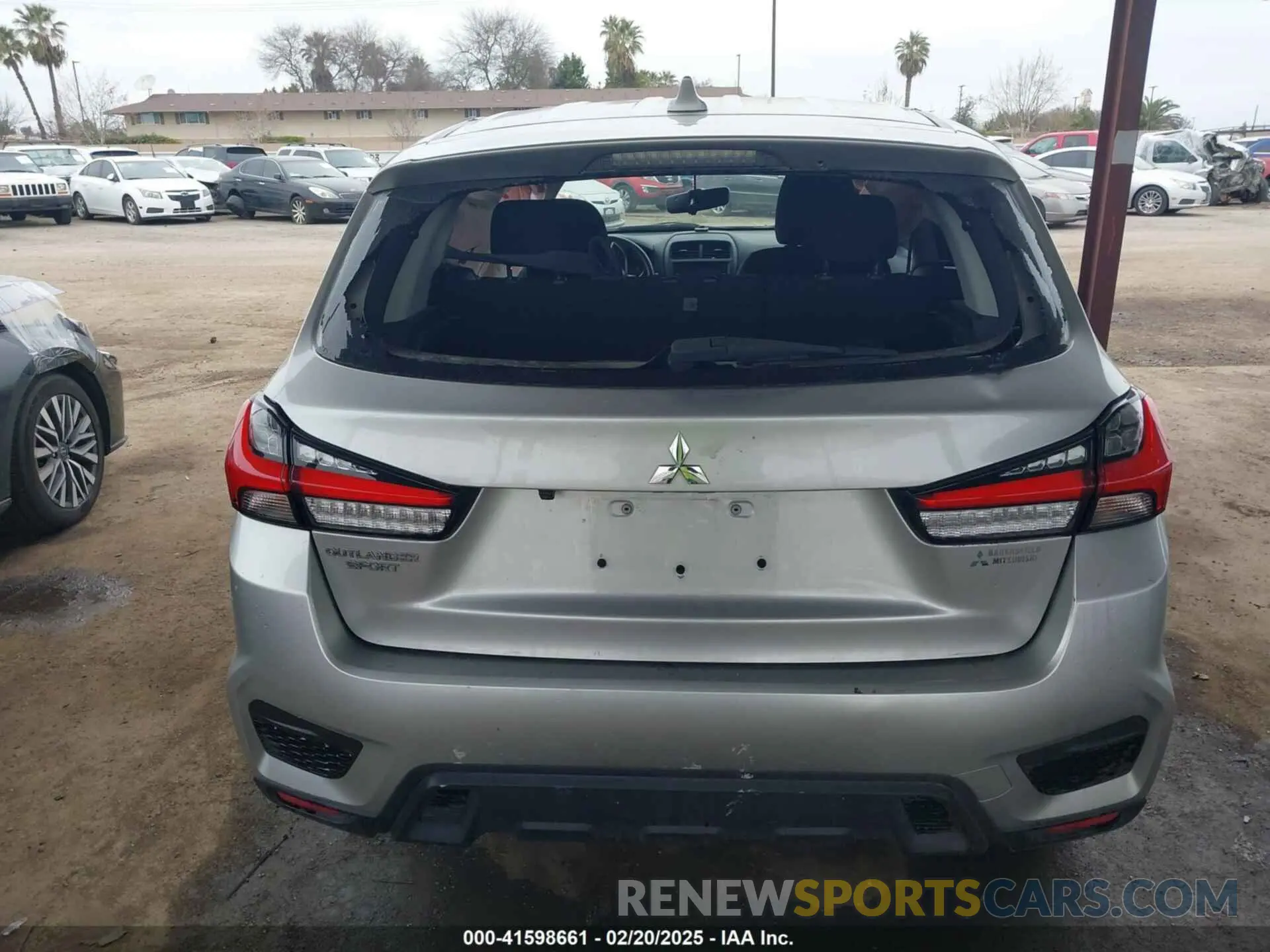 16 fotografías del automóvil dañado JA4APUAU1MU006049 MITSUBISHI OUTLANDER SPORT 2021