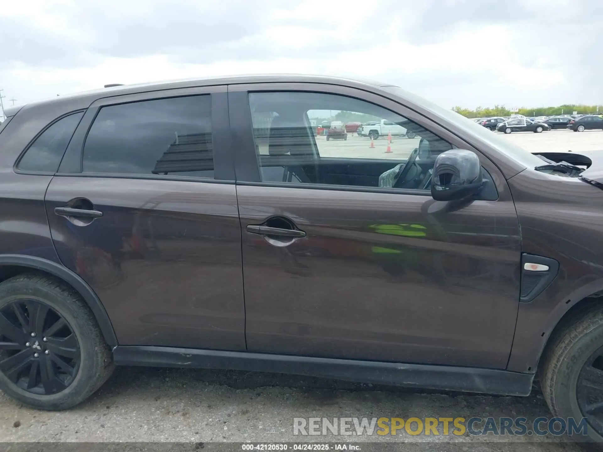 14 fotografías del automóvil dañado JA4APUAU3MU008434 MITSUBISHI OUTLANDER SPORT 2021