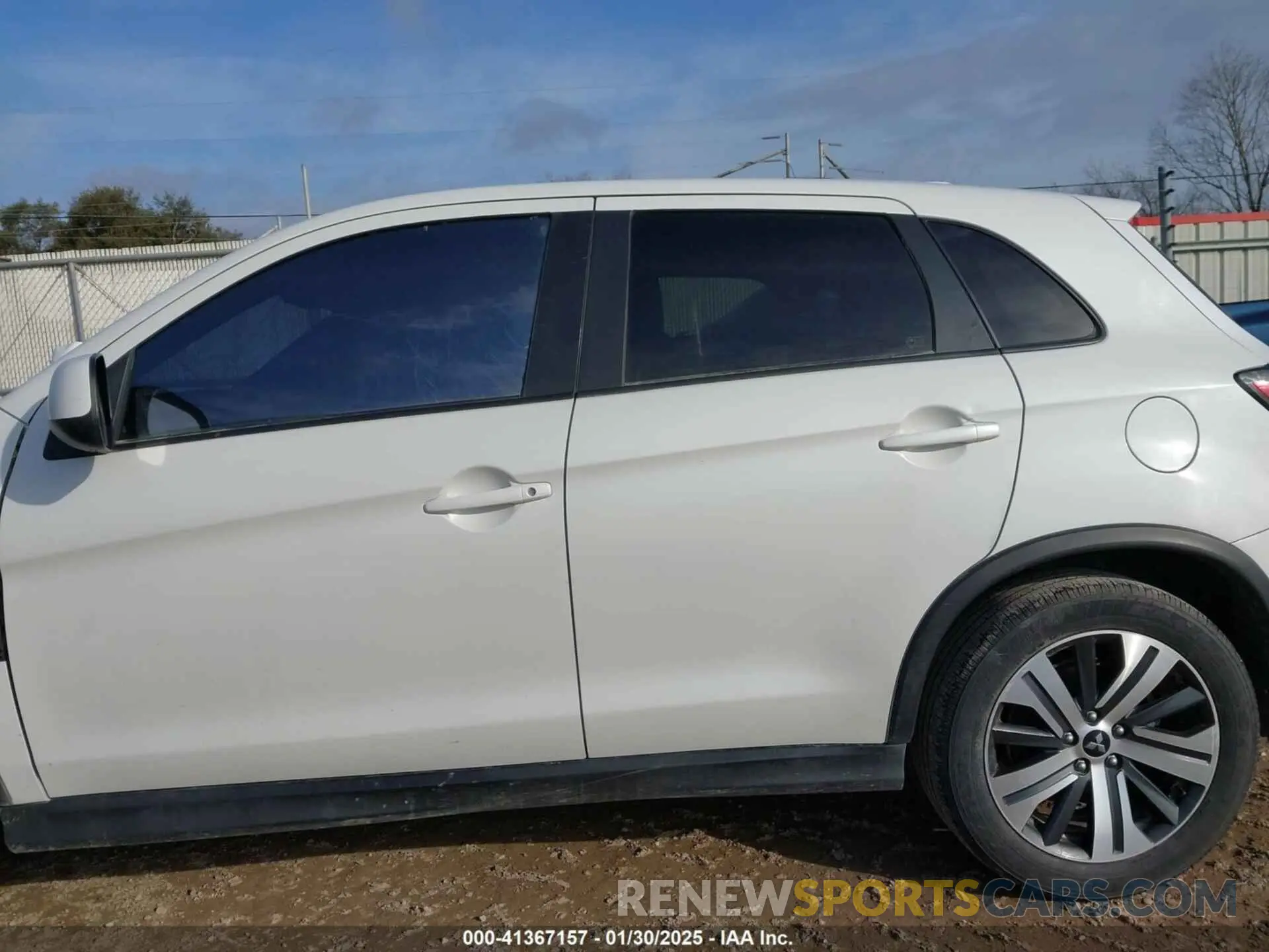 15 fotografías del automóvil dañado JA4APUAU5MU016342 MITSUBISHI OUTLANDER SPORT 2021