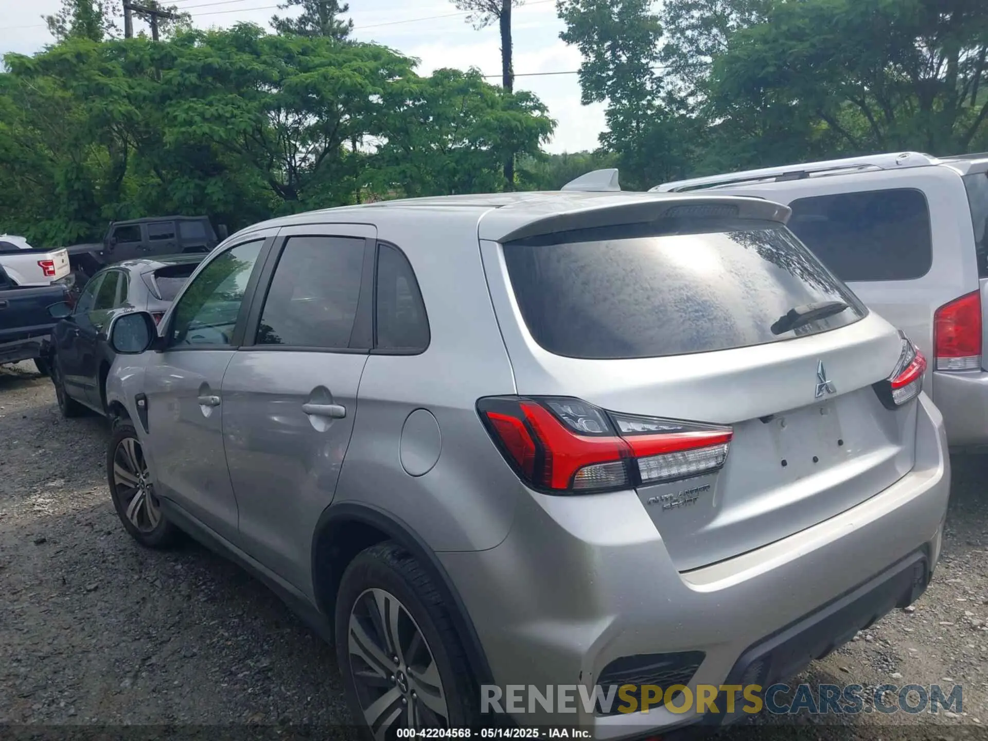 14 fotografías del automóvil dañado JA4APUAU8MU034978 MITSUBISHI OUTLANDER SPORT 2021