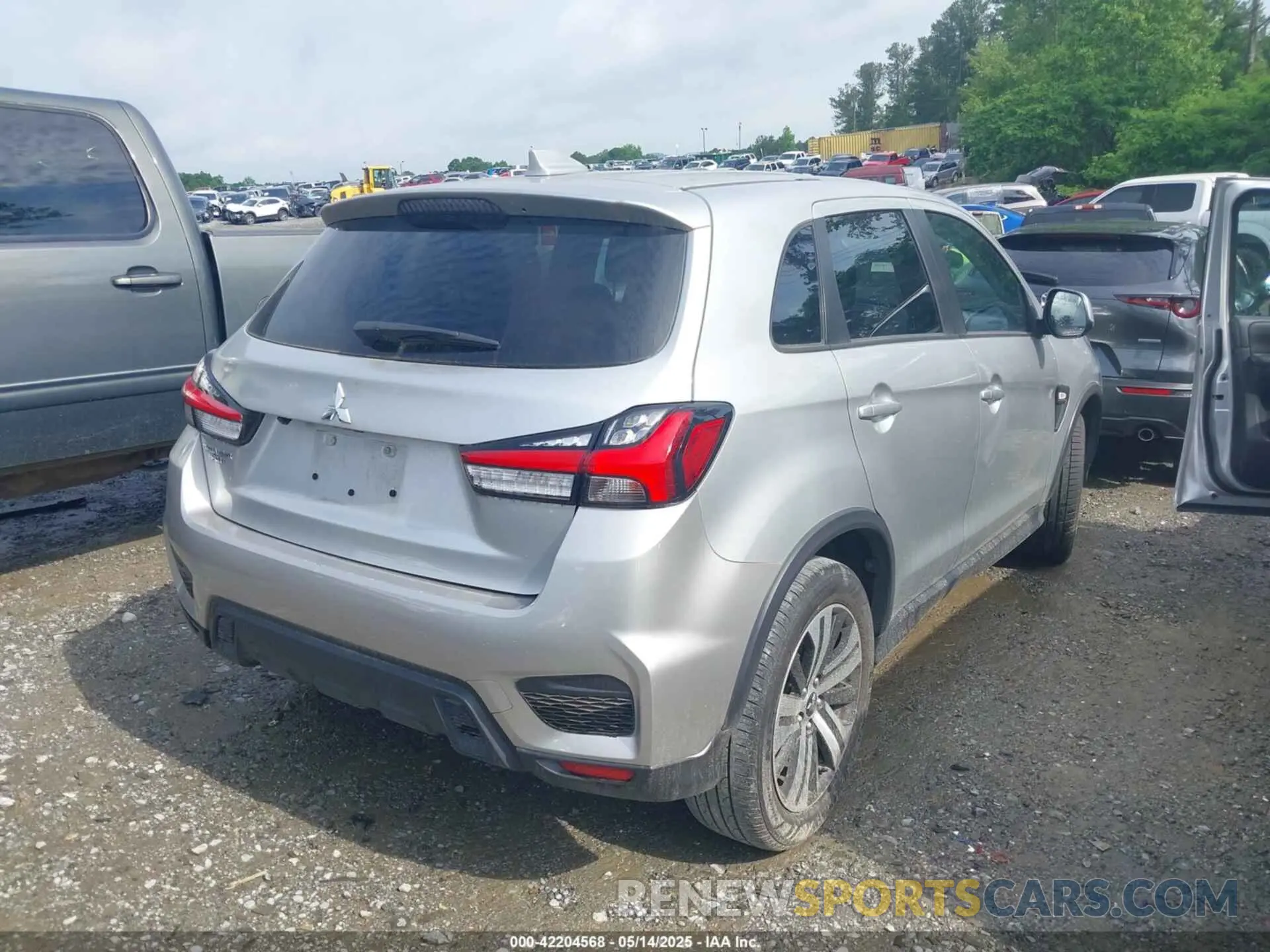 4 fotografías del automóvil dañado JA4APUAU8MU034978 MITSUBISHI OUTLANDER SPORT 2021